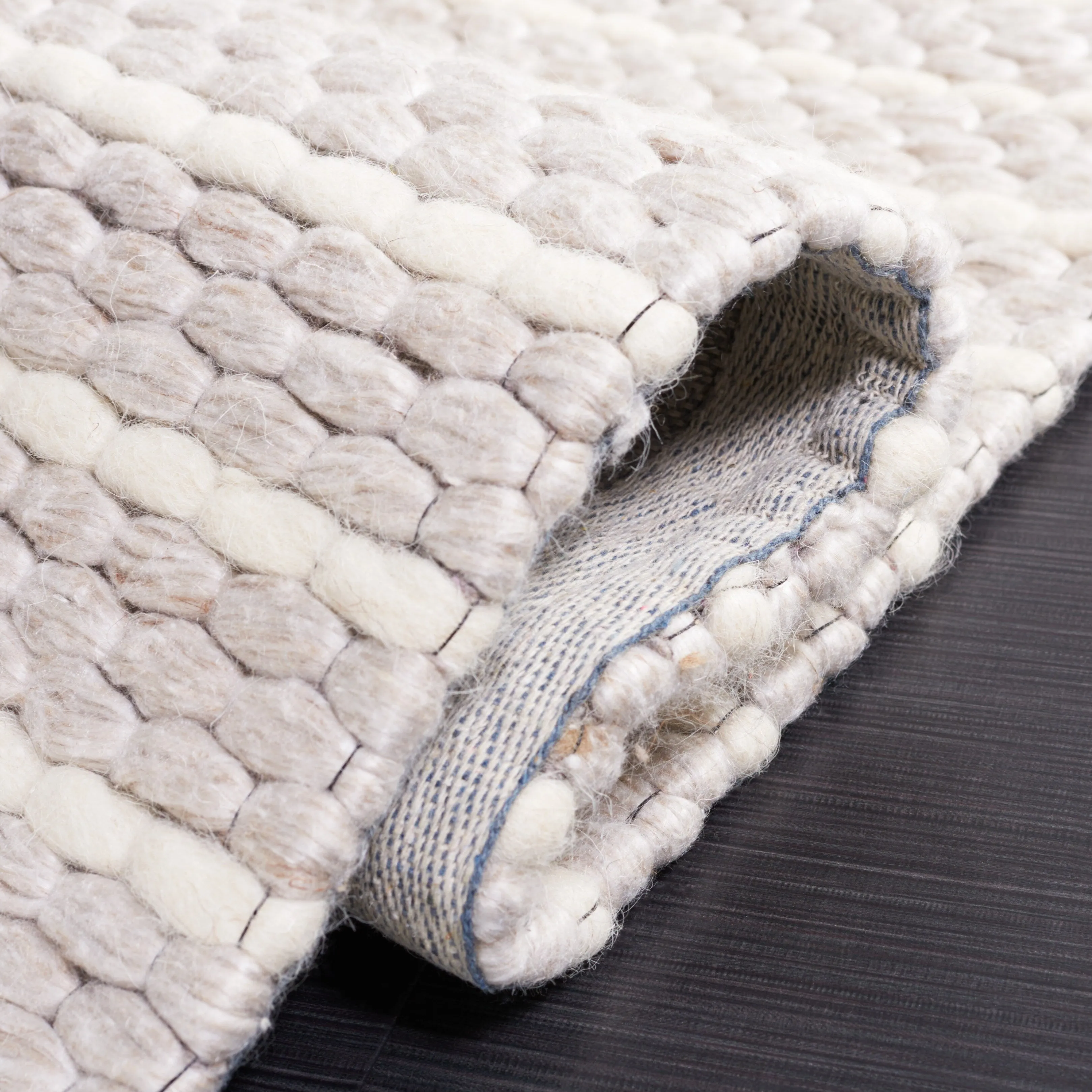 SAFAVIEH Handmade Marbella Sabire Modern Wool Rug