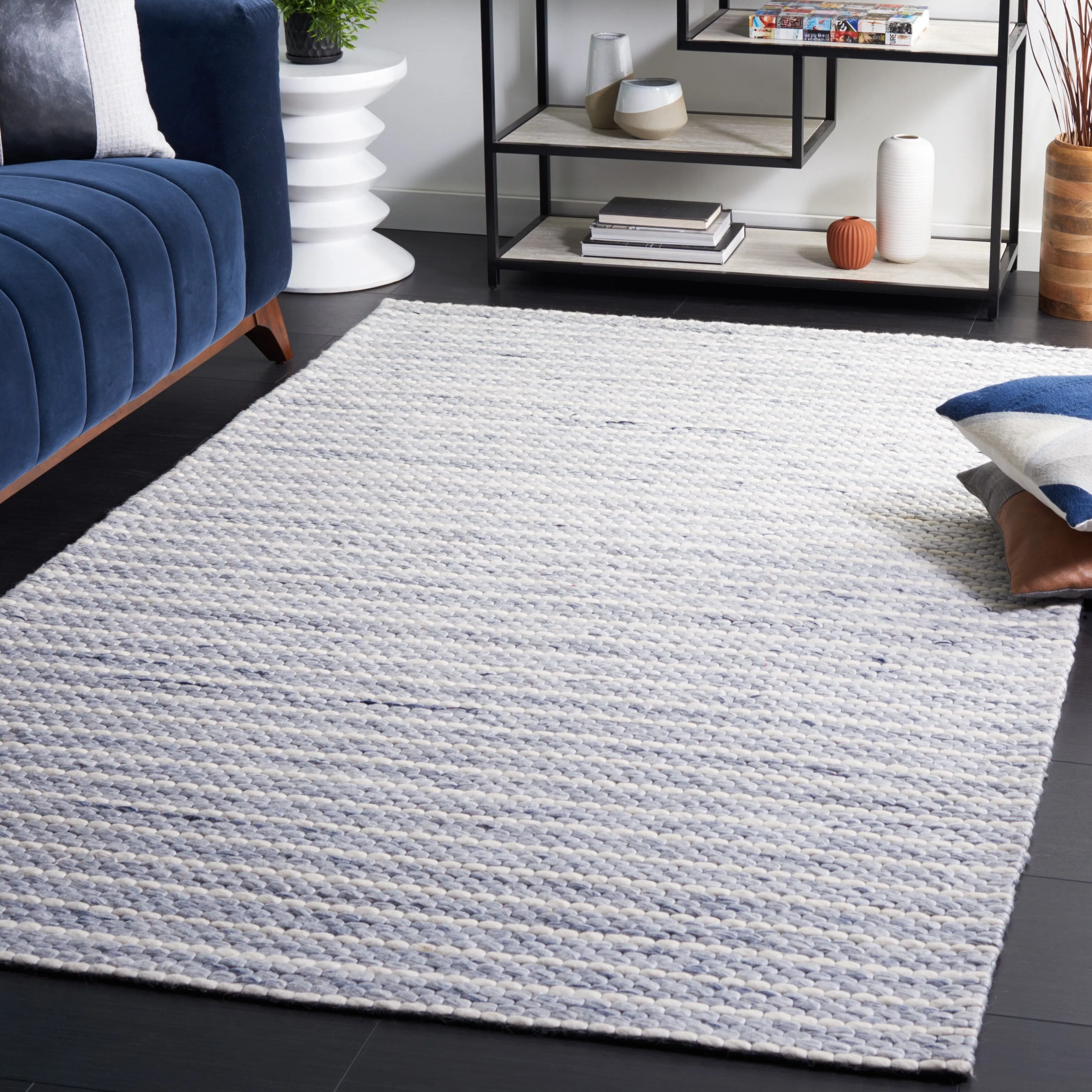SAFAVIEH Handmade Marbella Sabire Modern Wool Rug
