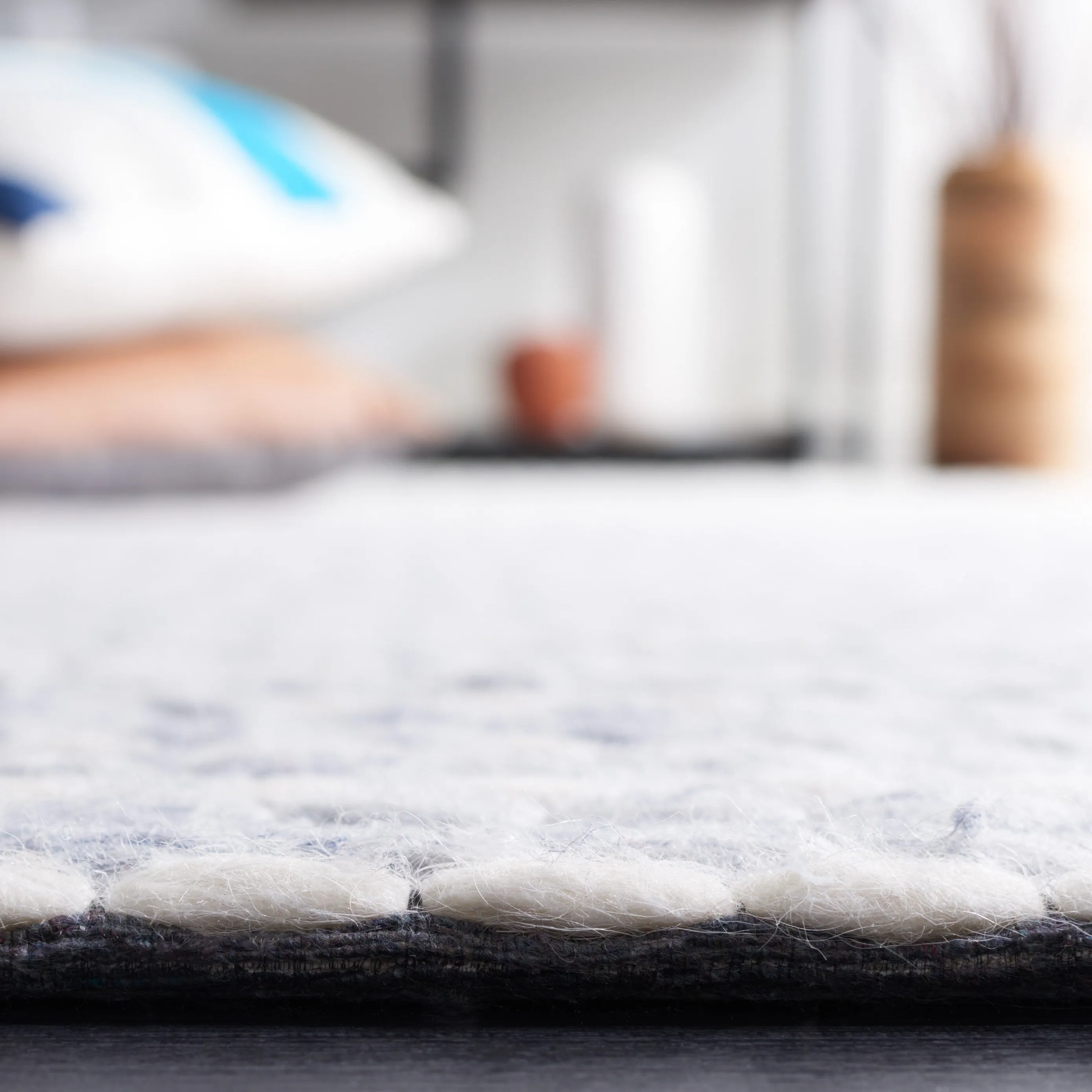 SAFAVIEH Handmade Marbella Sabire Modern Wool Rug
