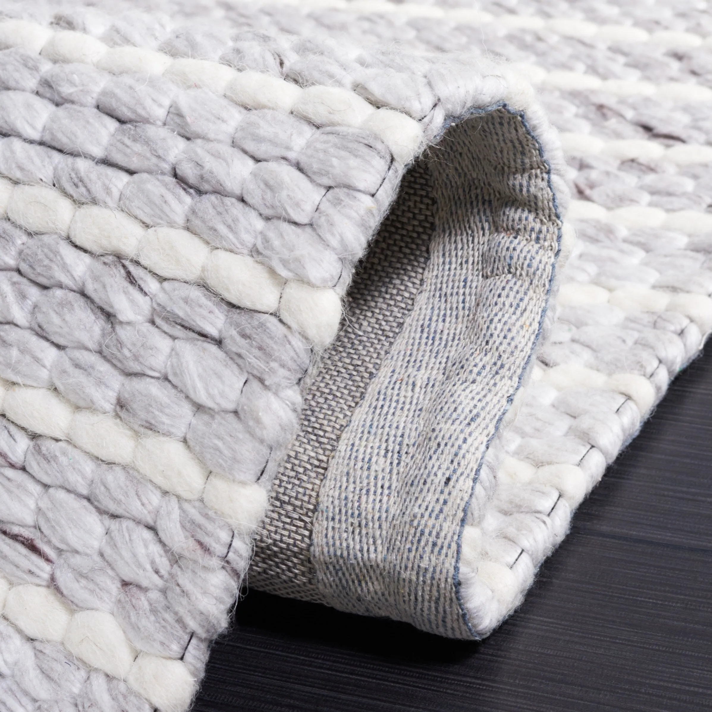 SAFAVIEH Handmade Marbella Sabire Modern Wool Rug
