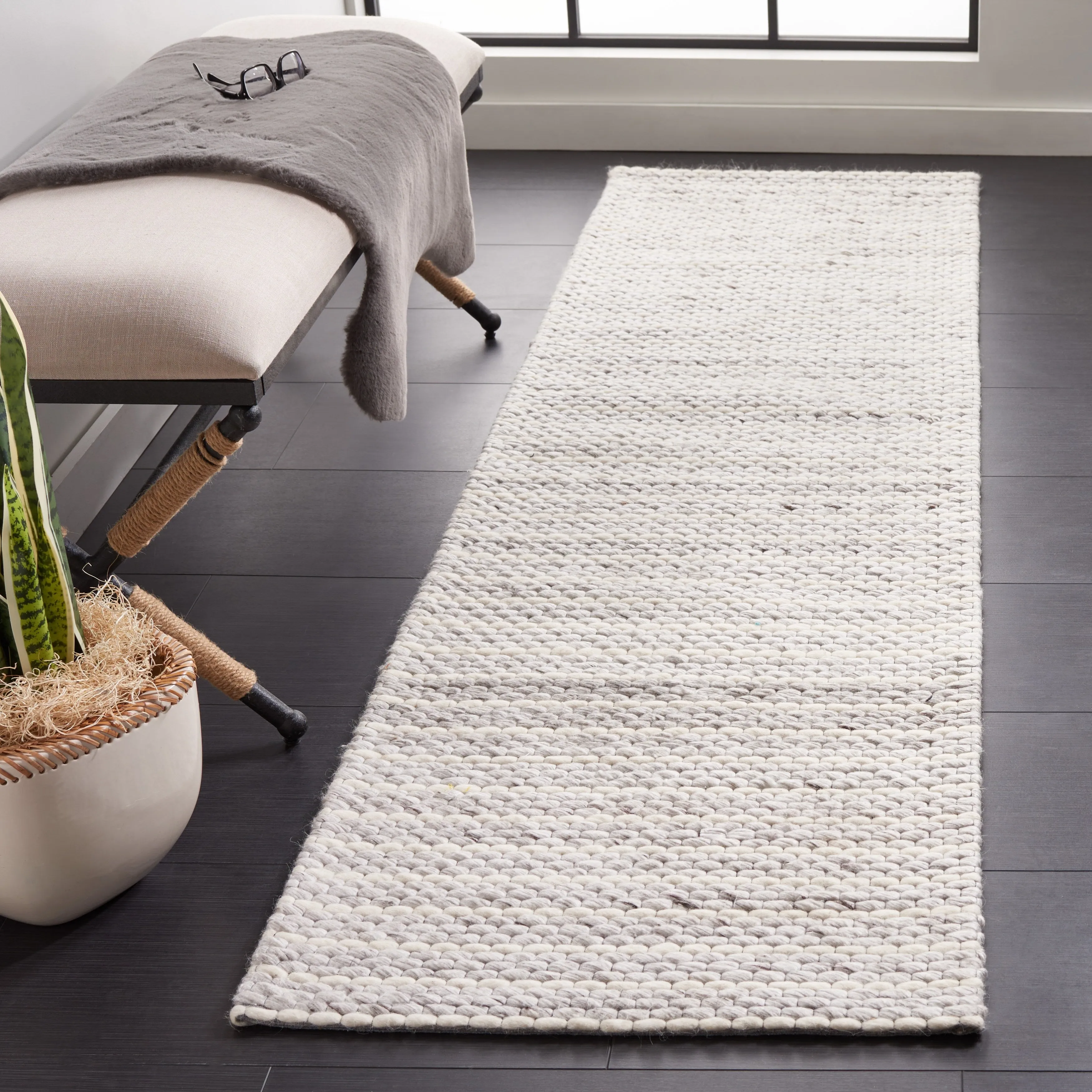 SAFAVIEH Handmade Marbella Sabire Modern Wool Rug