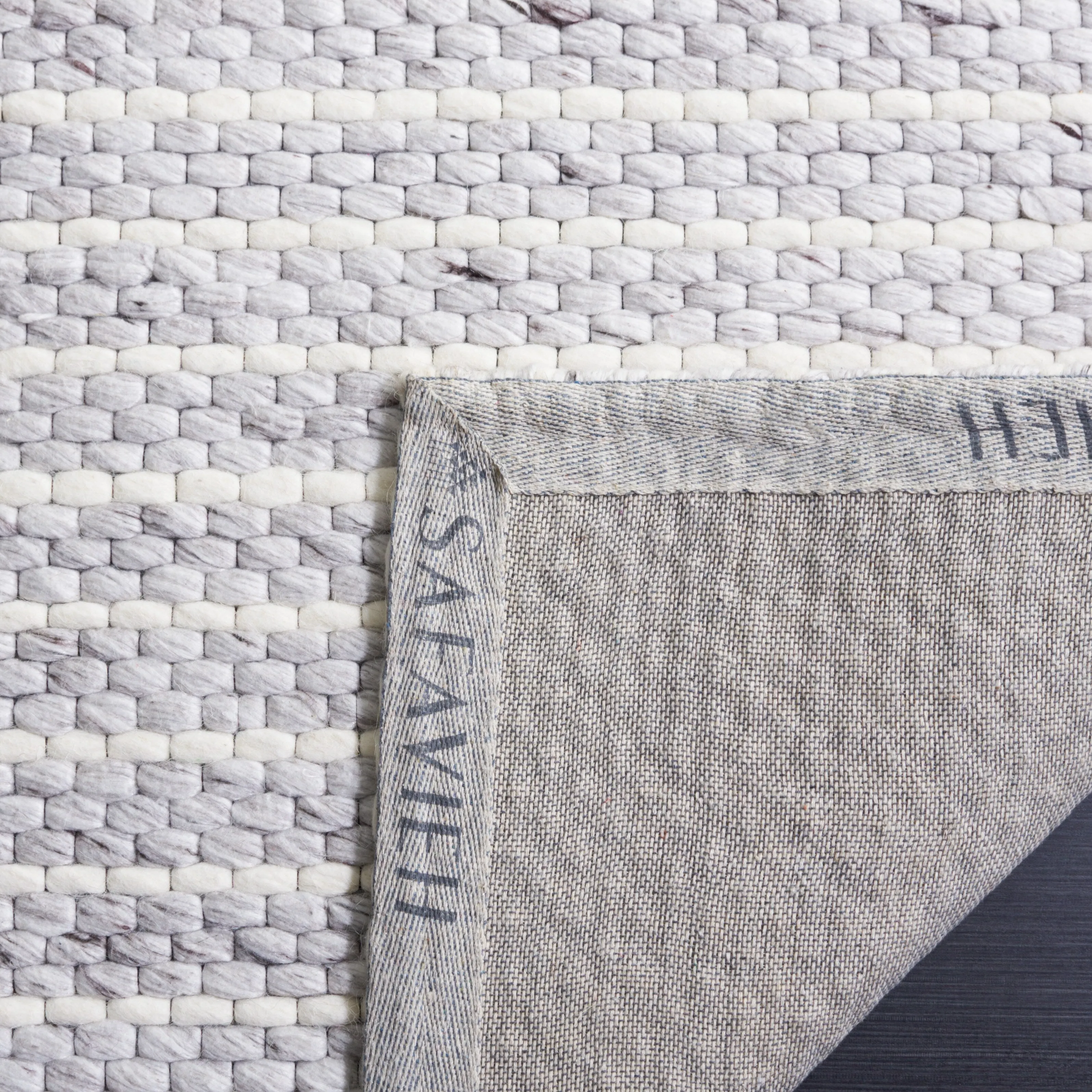 SAFAVIEH Handmade Marbella Sabire Modern Wool Rug