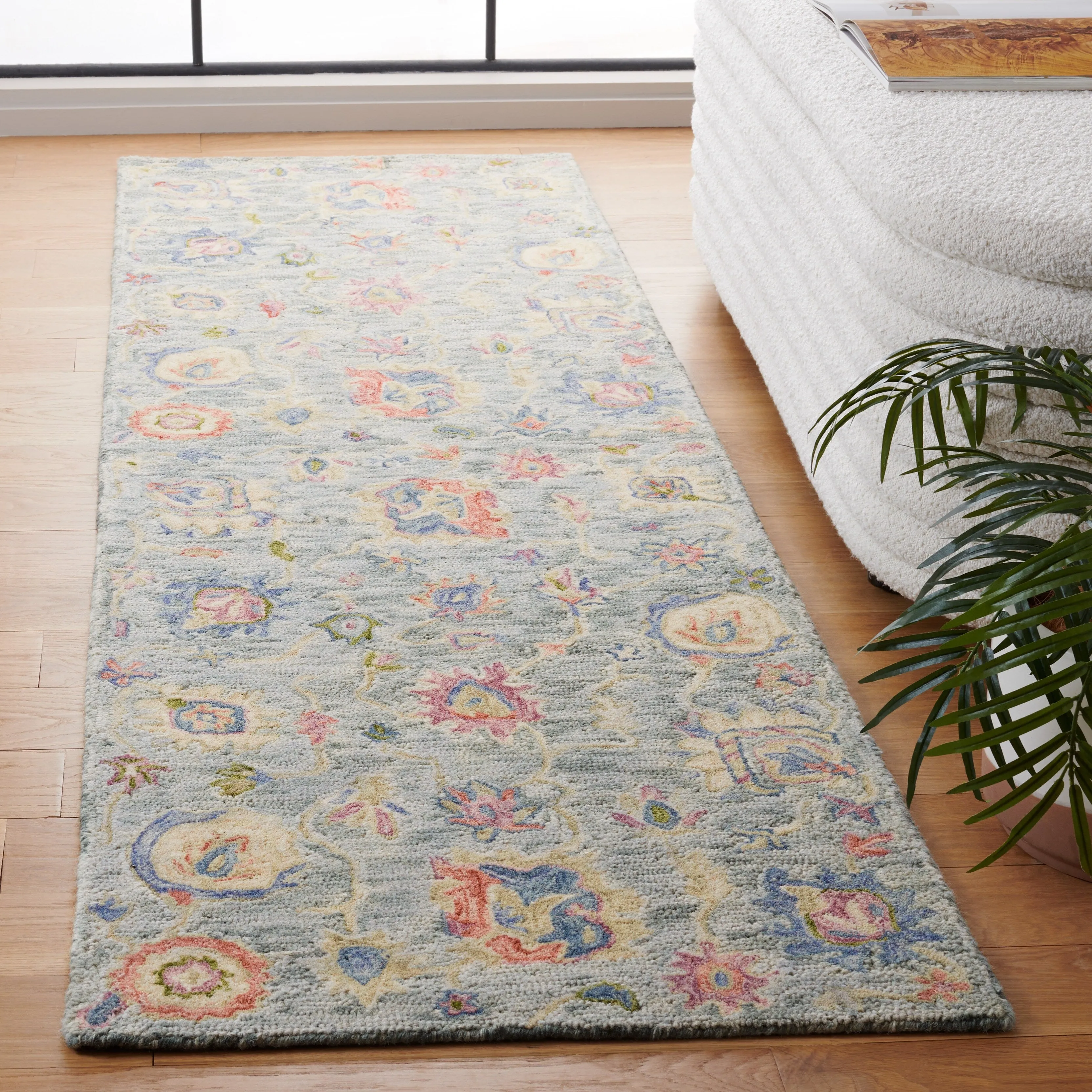 SAFAVIEH Handmade Metro Haruyo French Country Floral Wool Rug