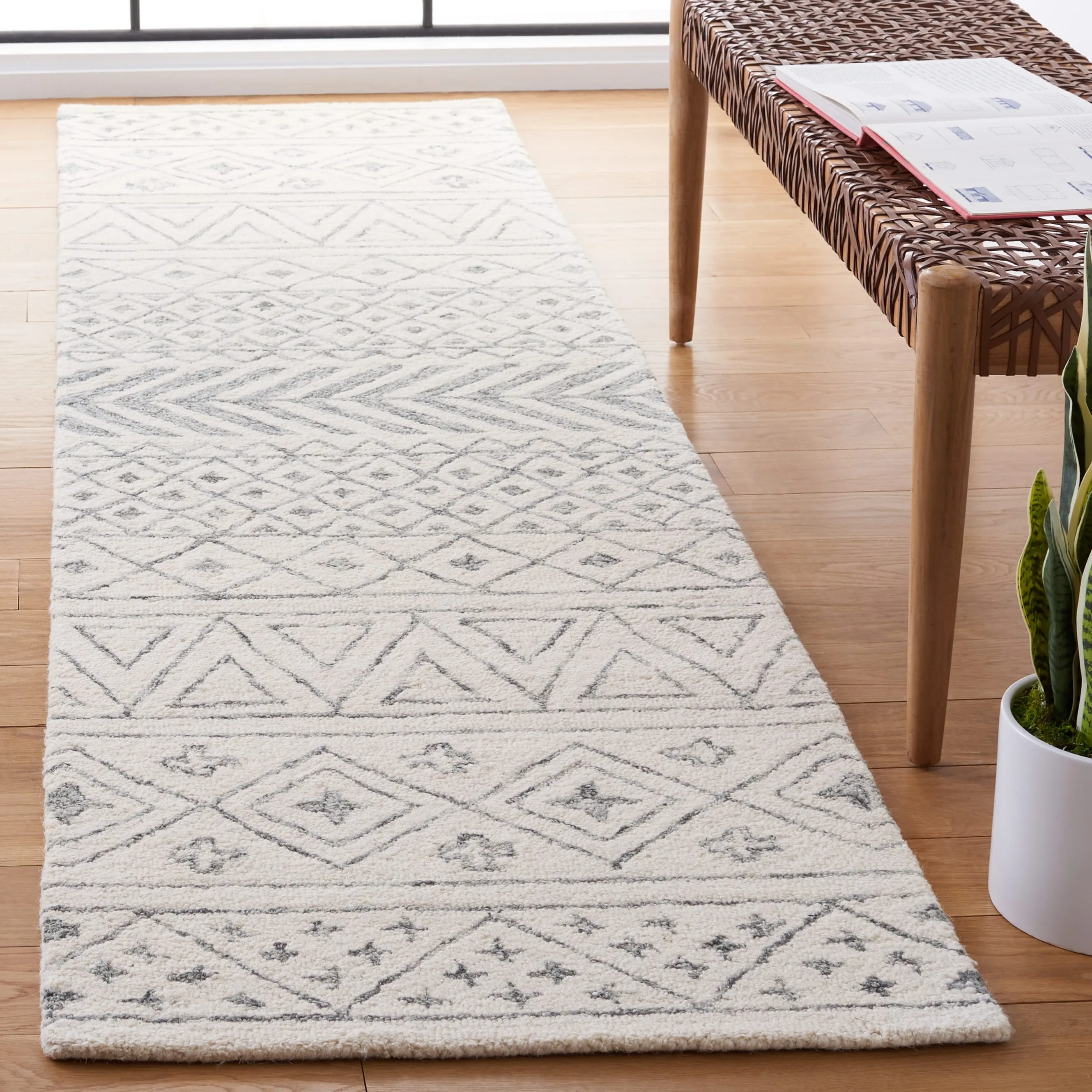 SAFAVIEH Handmade Metro Heloise Moroccan Boho Wool Rug