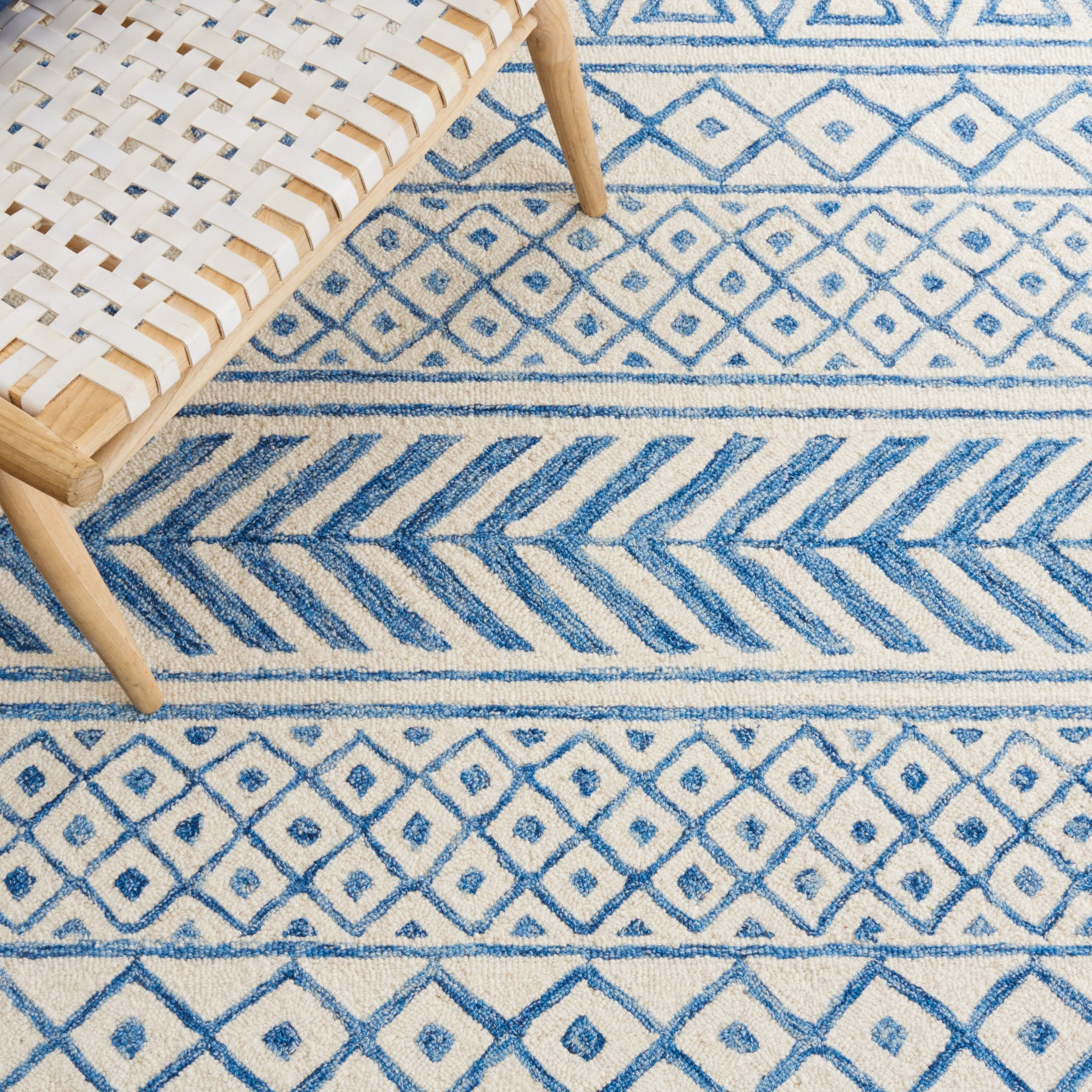 SAFAVIEH Handmade Metro Heloise Moroccan Boho Wool Rug