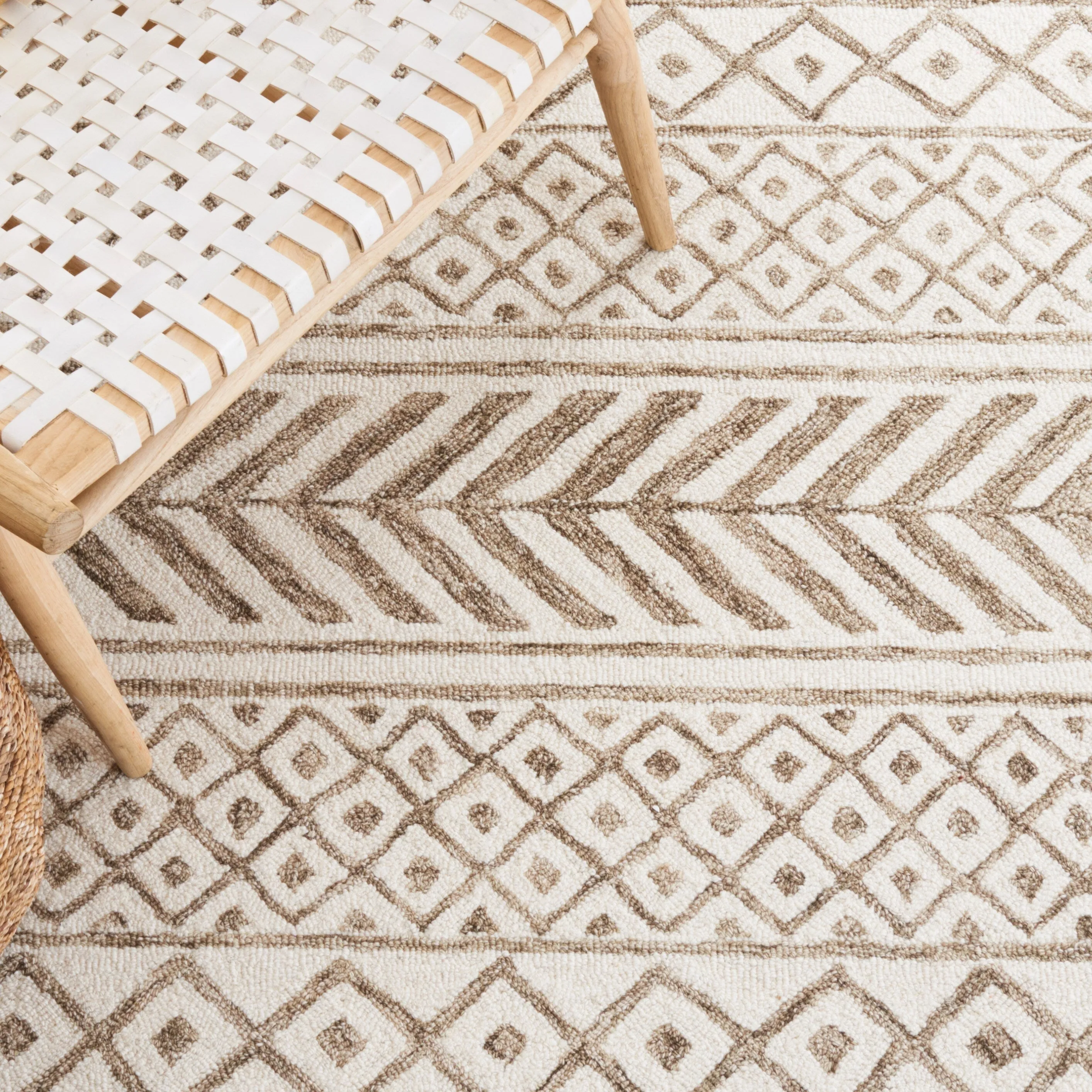 SAFAVIEH Handmade Metro Heloise Moroccan Boho Wool Rug