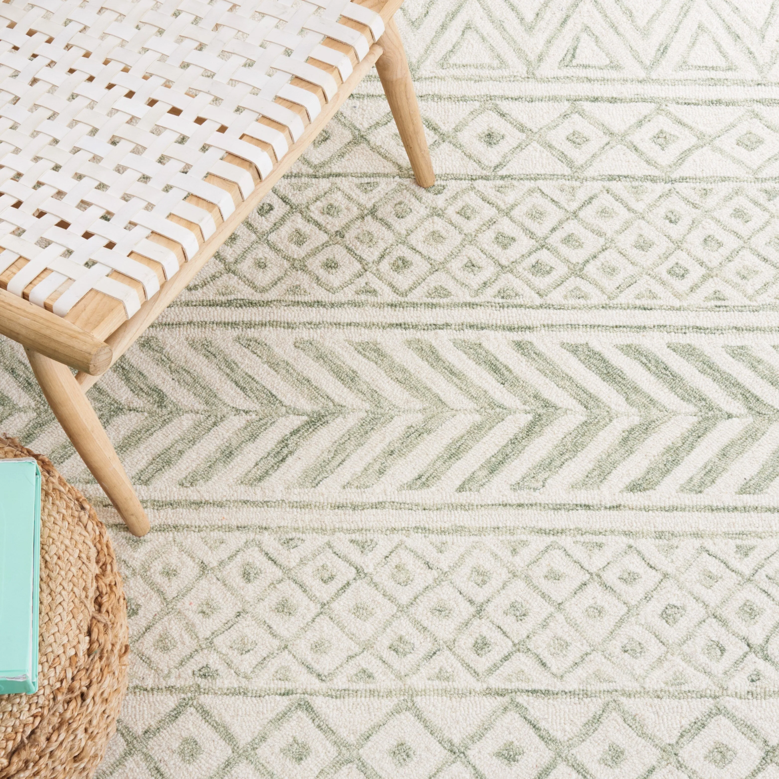 SAFAVIEH Handmade Metro Heloise Moroccan Boho Wool Rug