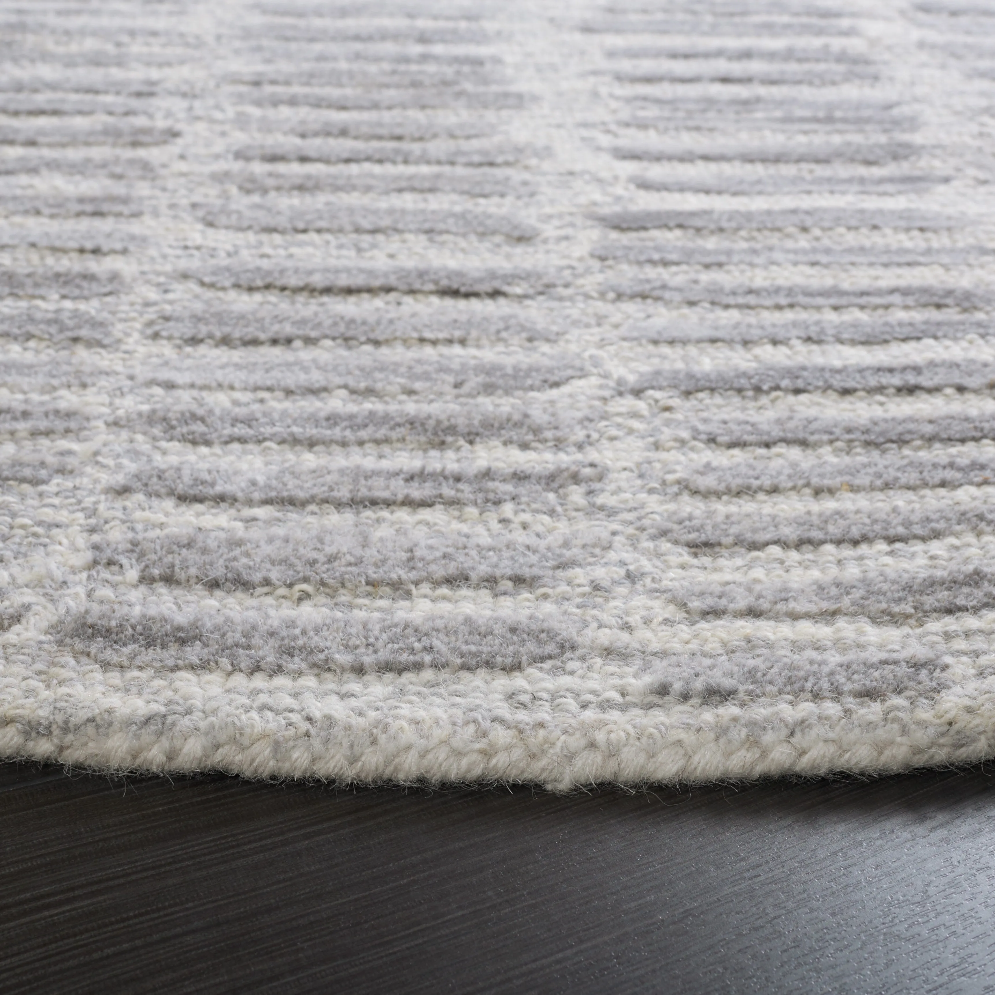 SAFAVIEH Handmade Metro Loreta Modern Wool Rug
