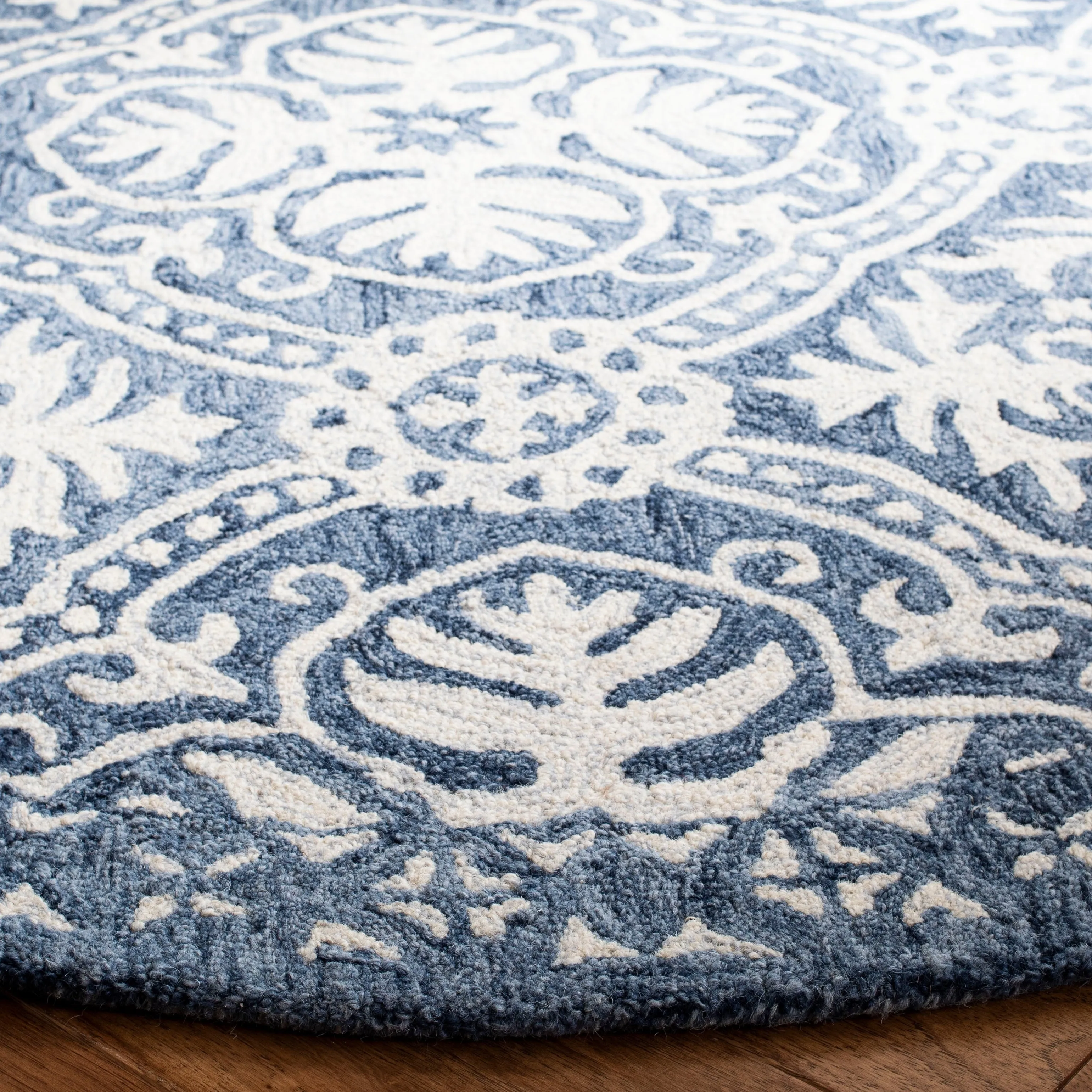 SAFAVIEH Handmade Micro-Loop Anamarija Wool Rug