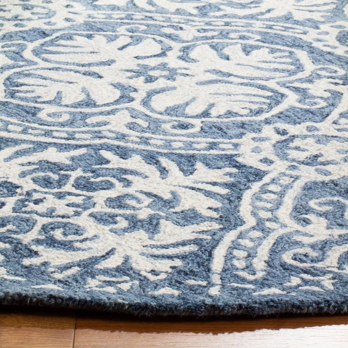 SAFAVIEH Handmade Micro-Loop Anamarija Wool Rug