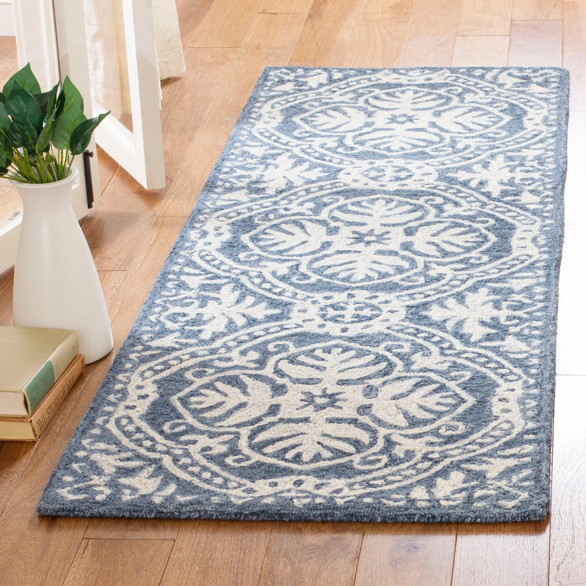 SAFAVIEH Handmade Micro-Loop Anamarija Wool Rug