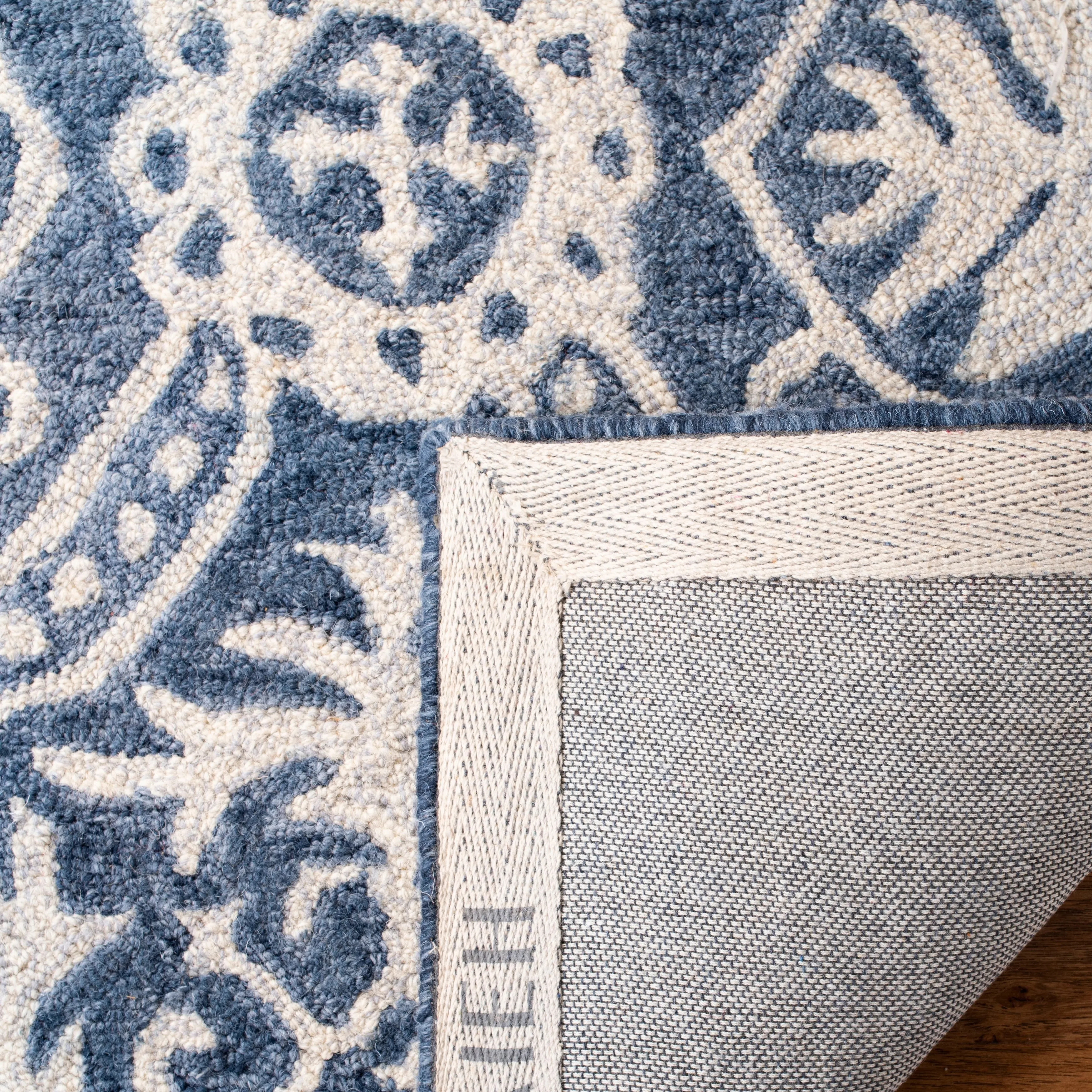 SAFAVIEH Handmade Micro-Loop Anamarija Wool Rug