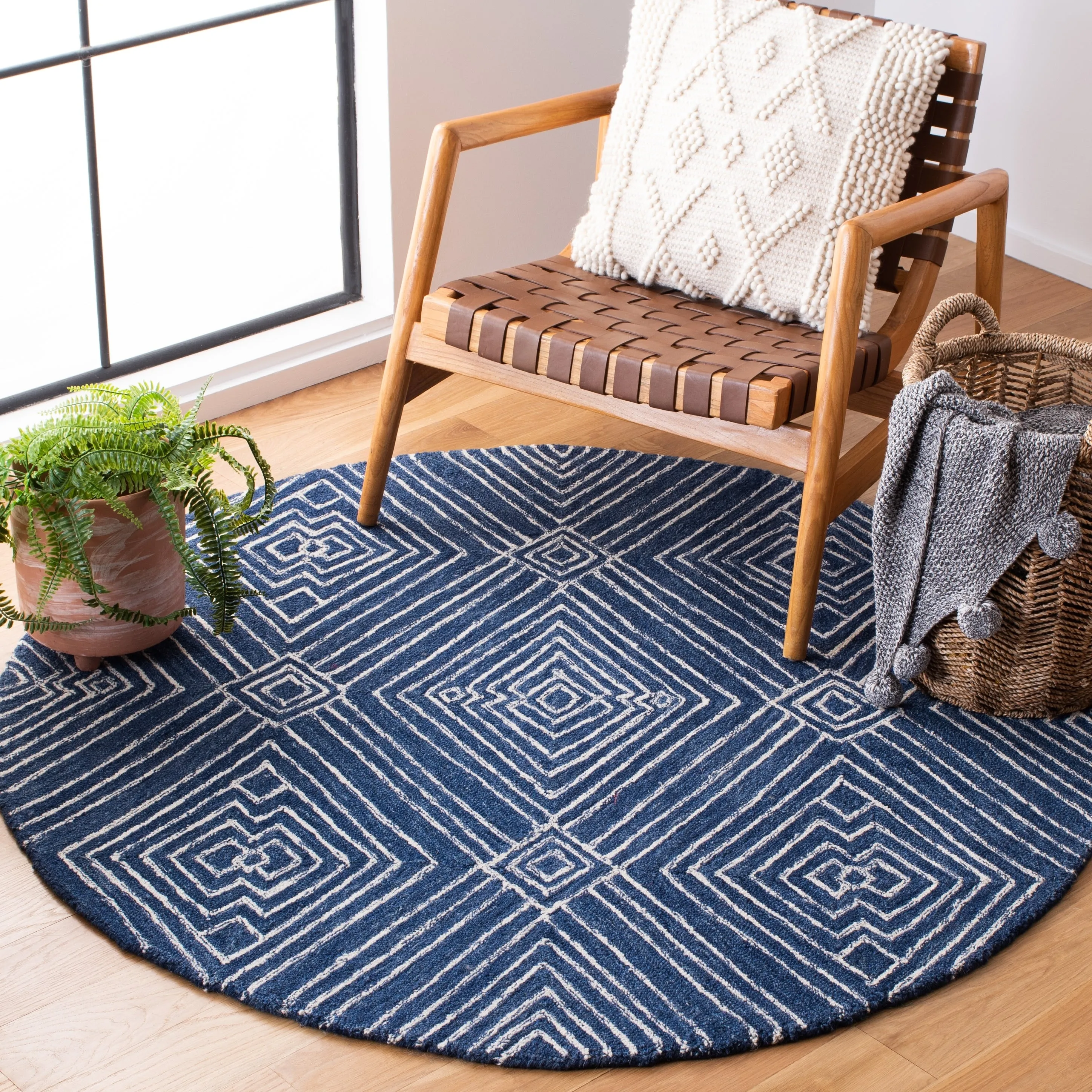 SAFAVIEH. Handmade Micro-Loop Dionigia Wool Rug