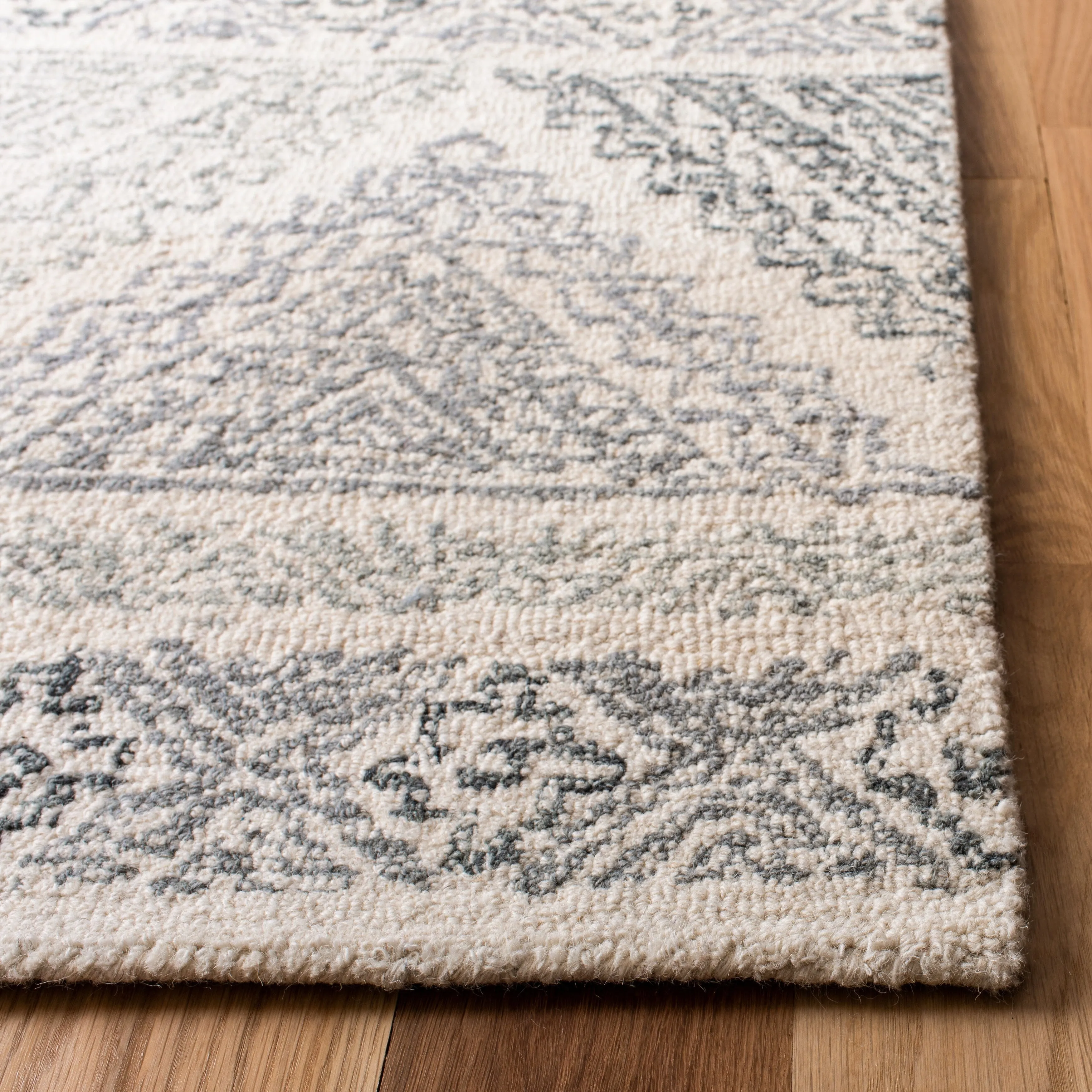 SAFAVIEH Handmade Micro-Loop Lizzi Moroccan Wool Rug