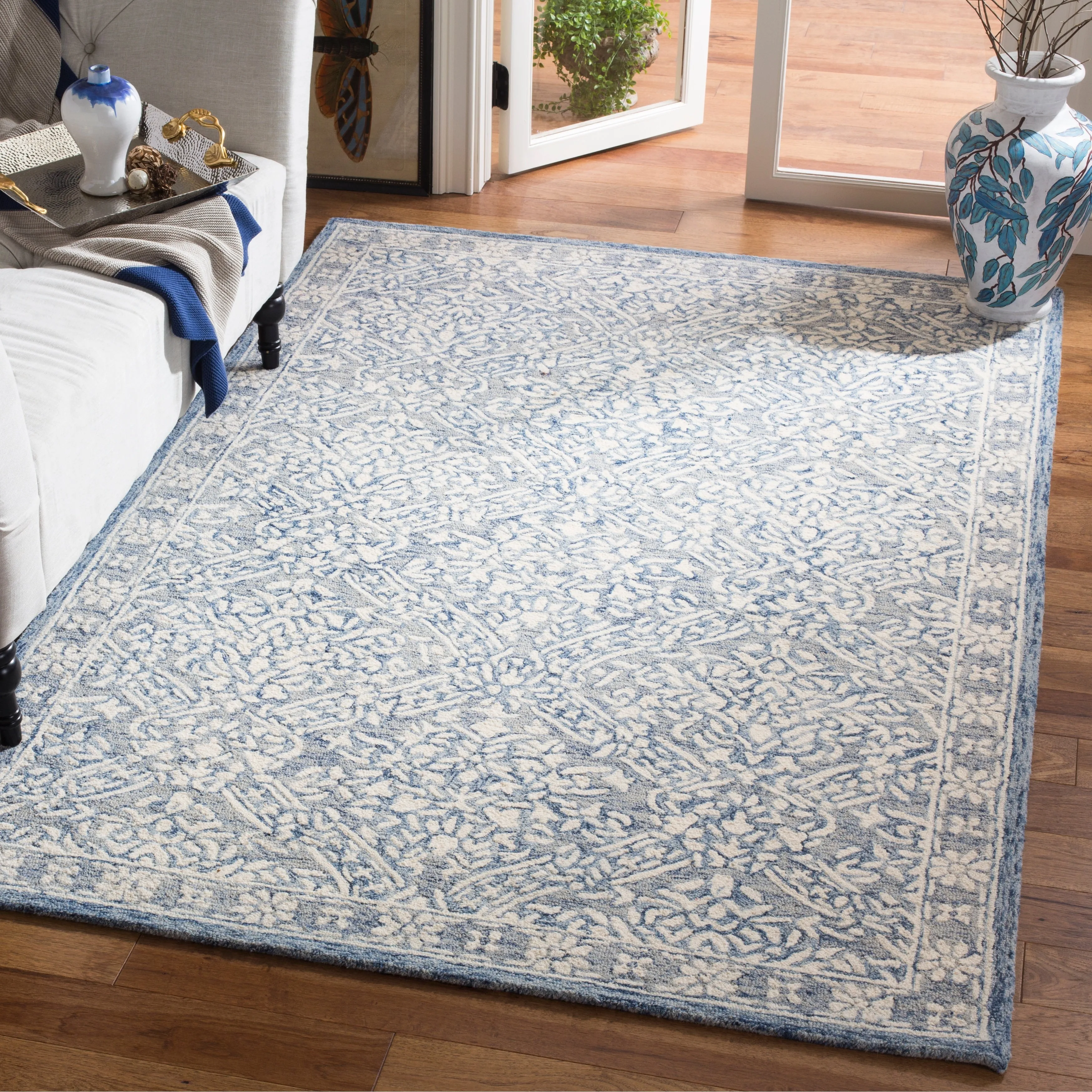 SAFAVIEH. Handmade Micro-Loop Marushka Wool Rug
