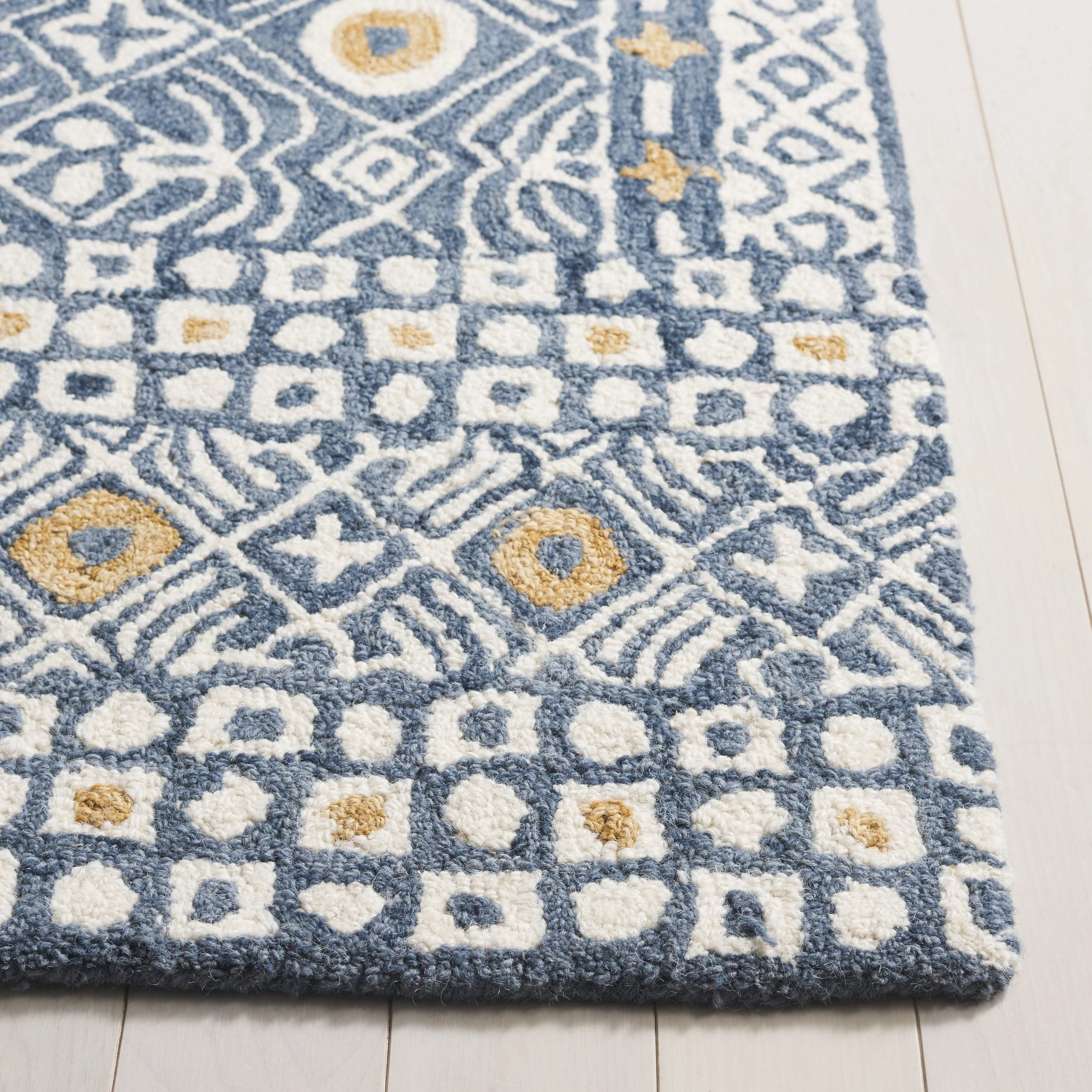 SAFAVIEH Handmade Micro-Loop Reglind Wool Rug