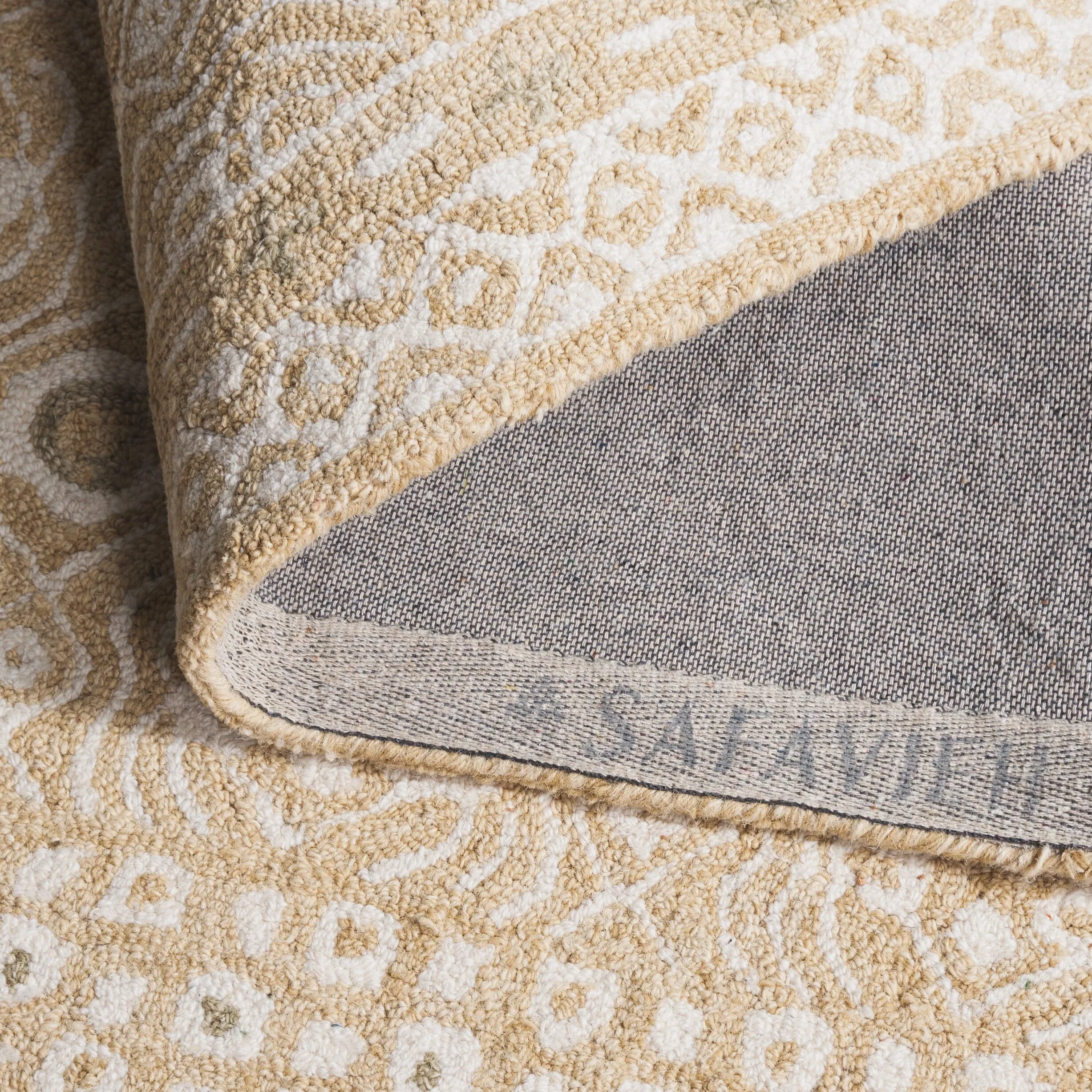 SAFAVIEH Handmade Micro-Loop Reglind Wool Rug