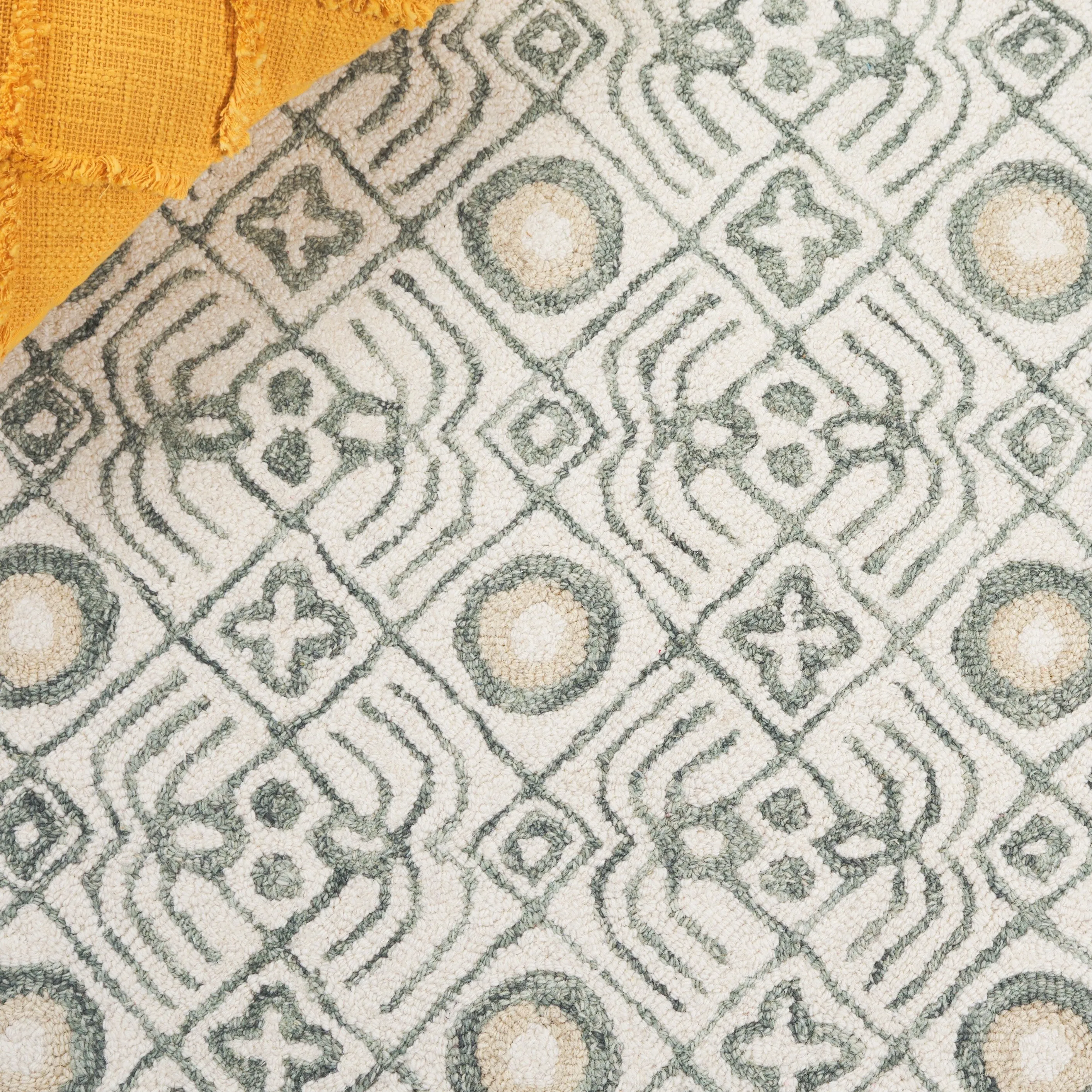 SAFAVIEH Handmade Micro-Loop Reglind Wool Rug