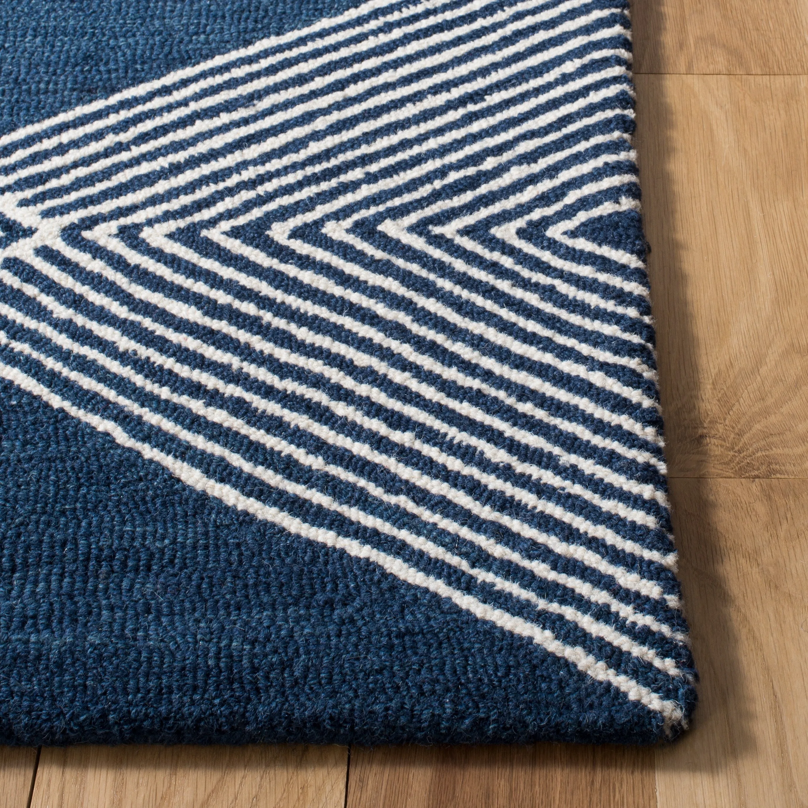 SAFAVIEH Handmade Micro-Loop Samin Wool Rug