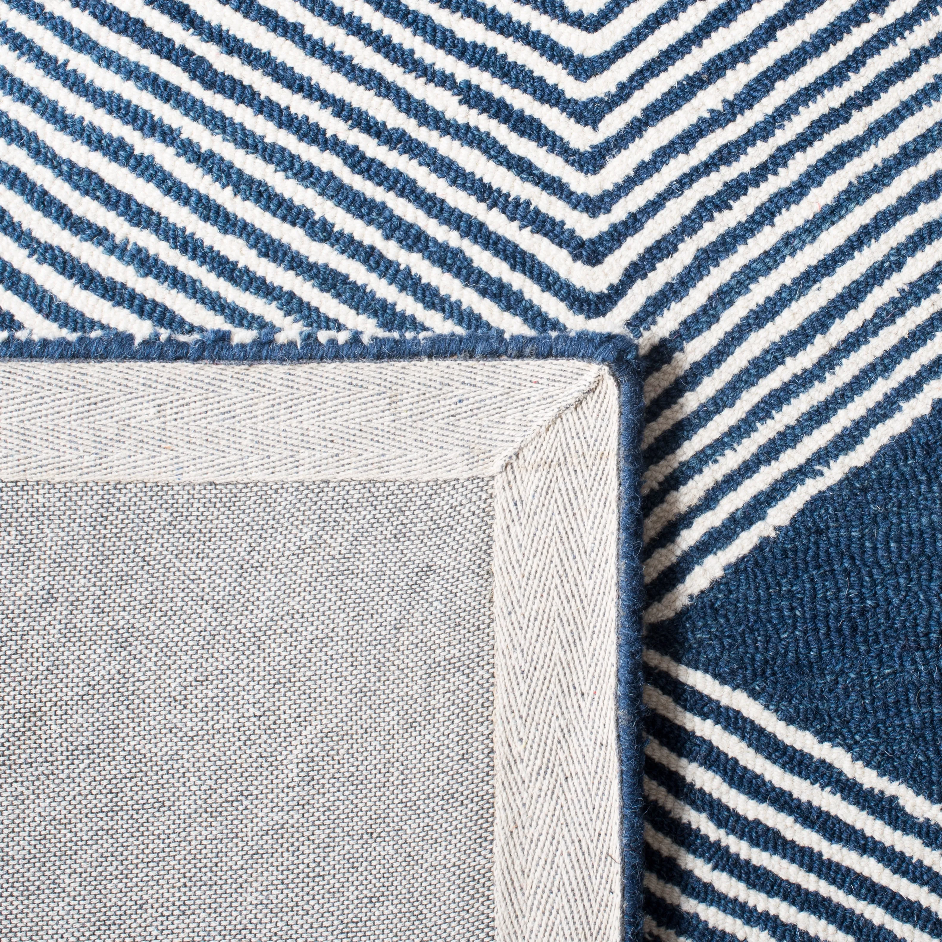 SAFAVIEH Handmade Micro-Loop Samin Wool Rug