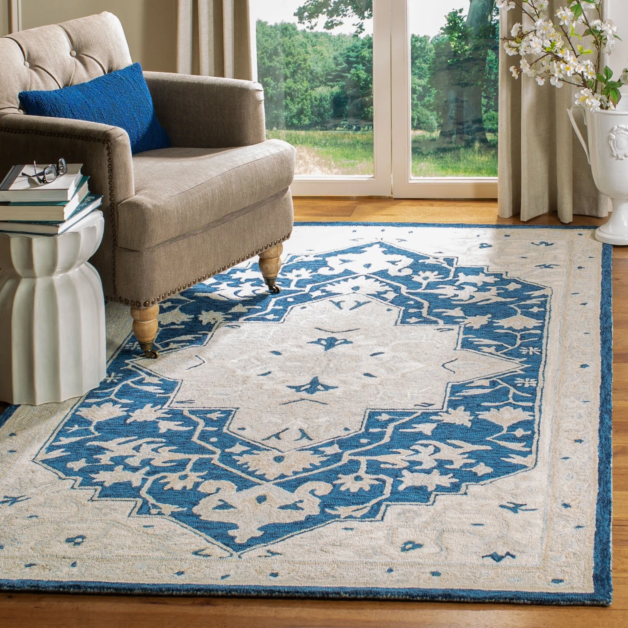 SAFAVIEH Handmade Micro-Loop Selveta Wool Rug