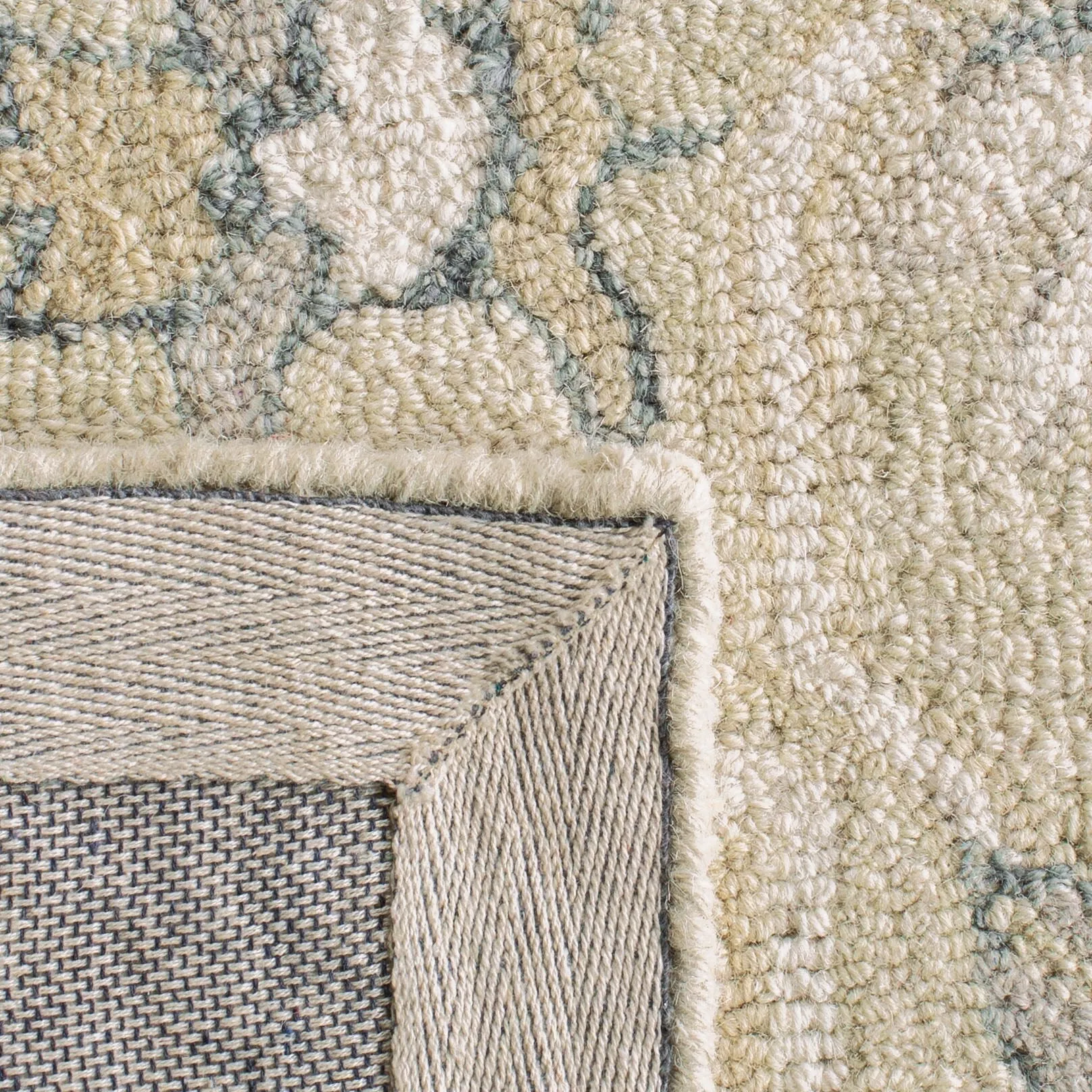SAFAVIEH Handmade Micro-Loop Selveta Wool Rug