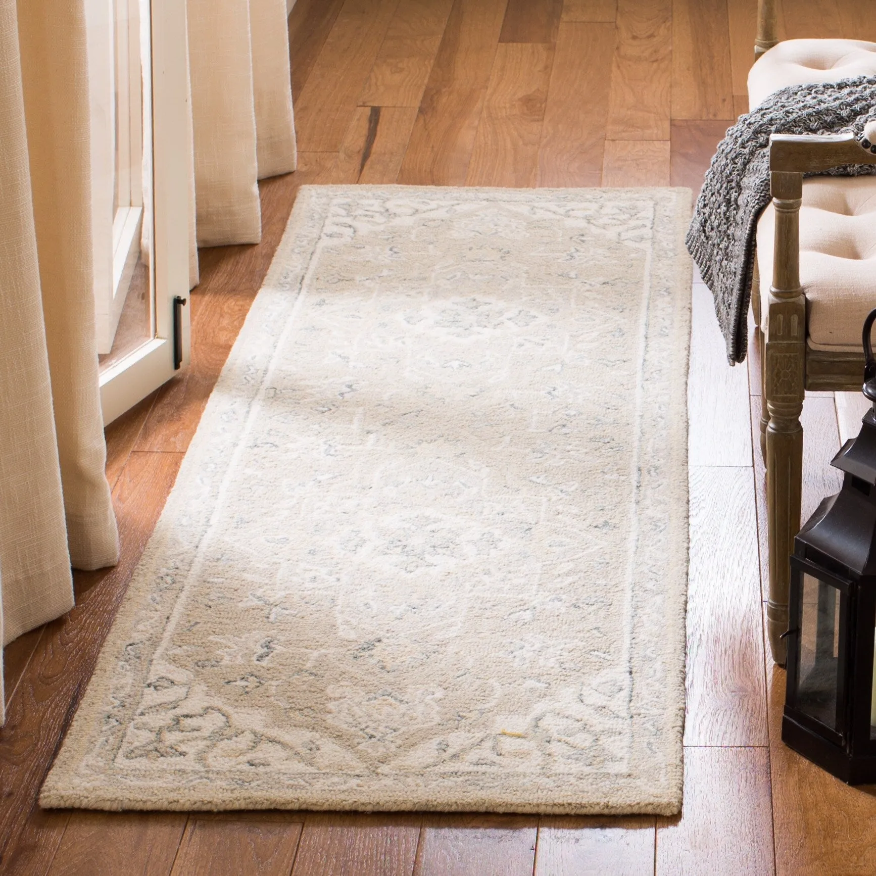 SAFAVIEH Handmade Micro-Loop Selveta Wool Rug