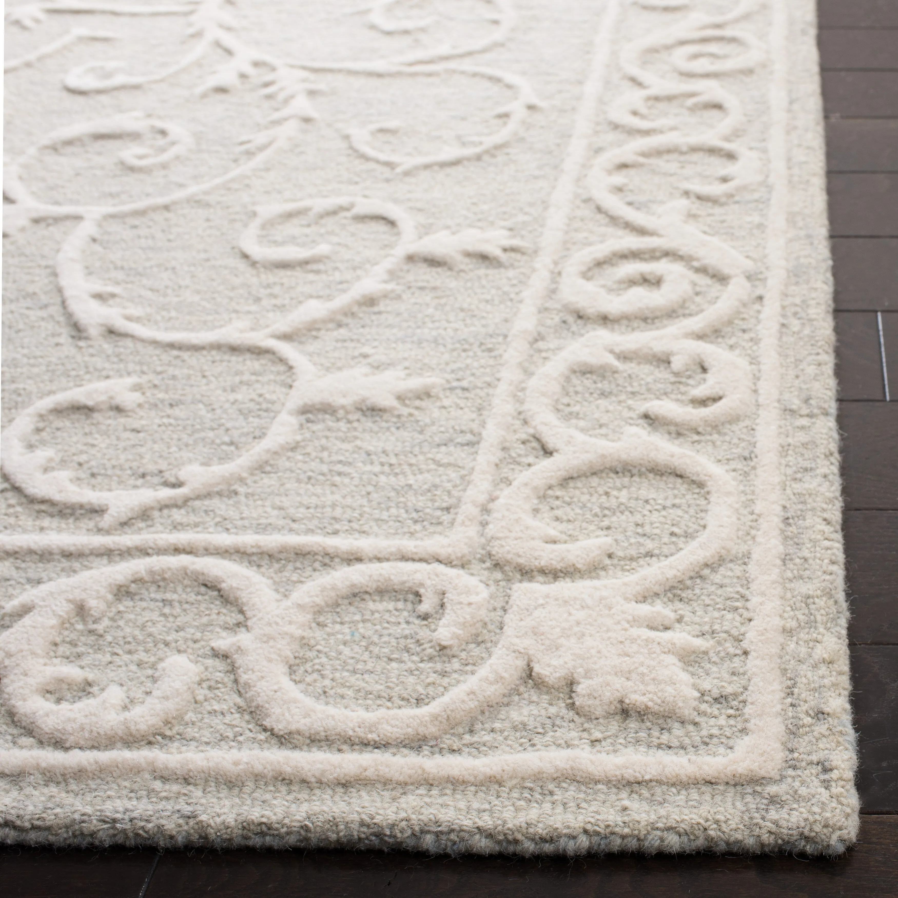 SAFAVIEH Handmade Micro-Loop Tomke Wool Rug
