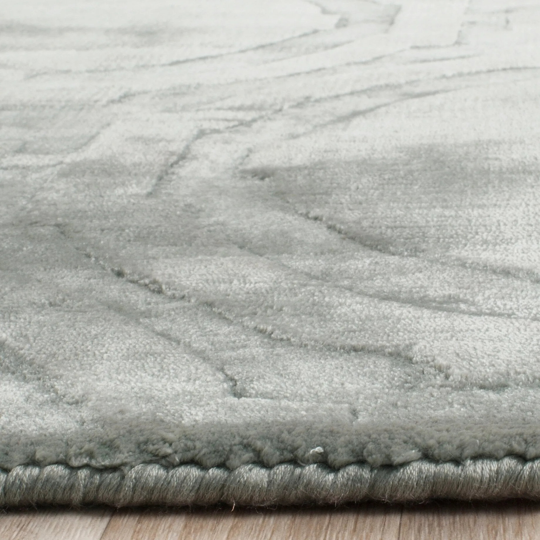 SAFAVIEH Handmade Mirage Gresa Modern Abstract Viscose Rug