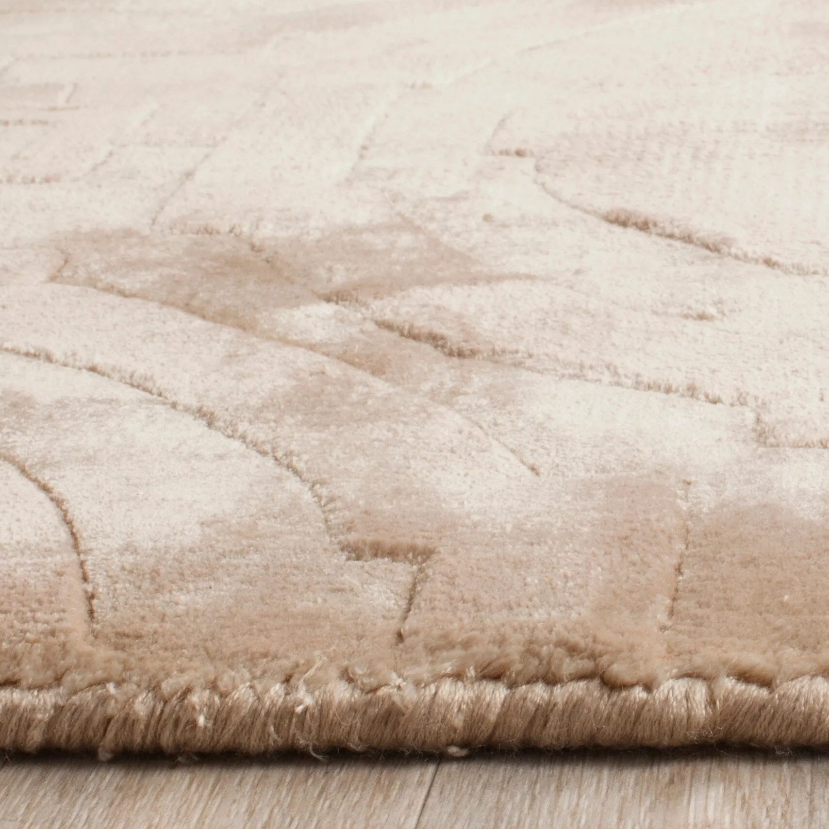 SAFAVIEH Handmade Mirage Gresa Modern Abstract Viscose Rug