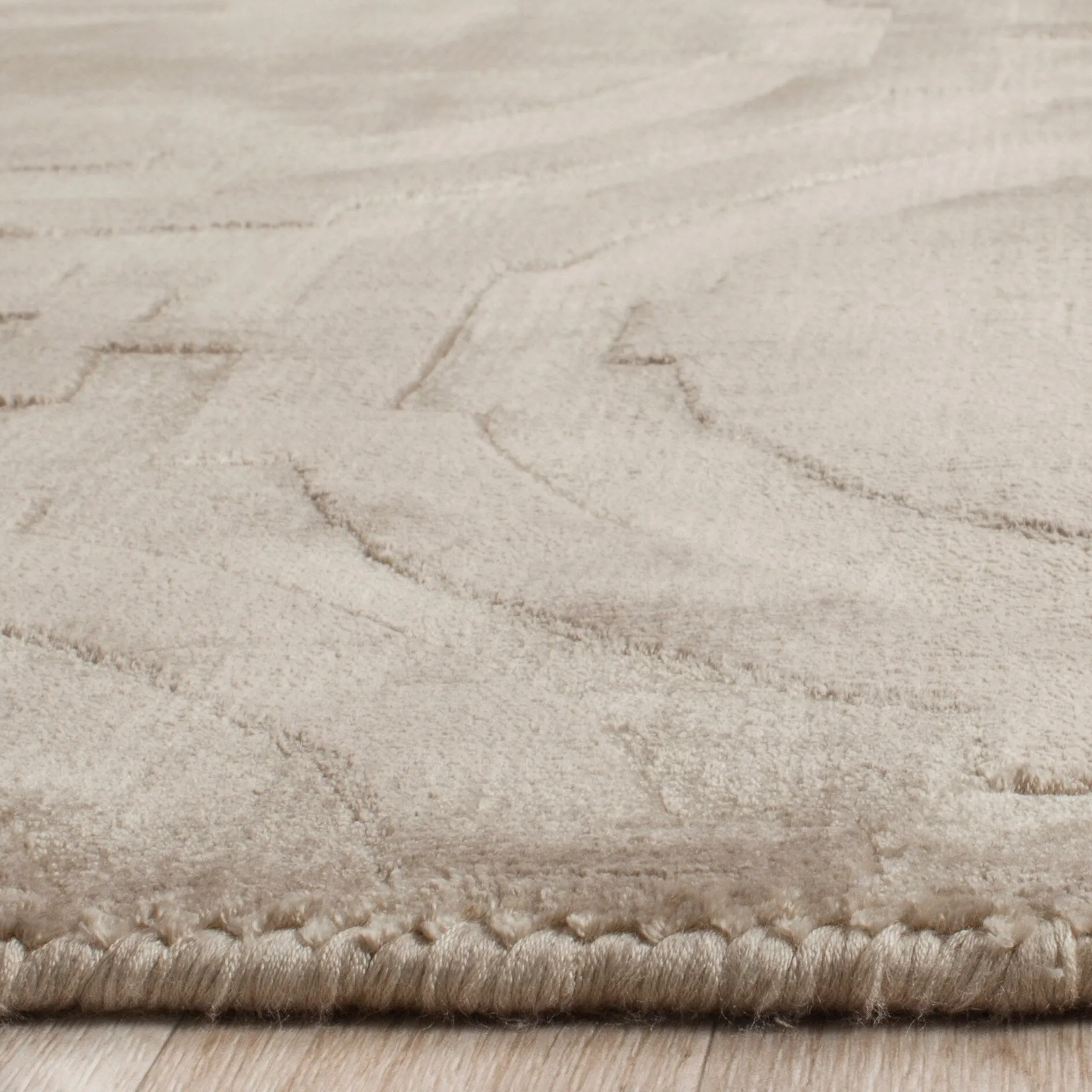SAFAVIEH Handmade Mirage Gresa Modern Abstract Viscose Rug