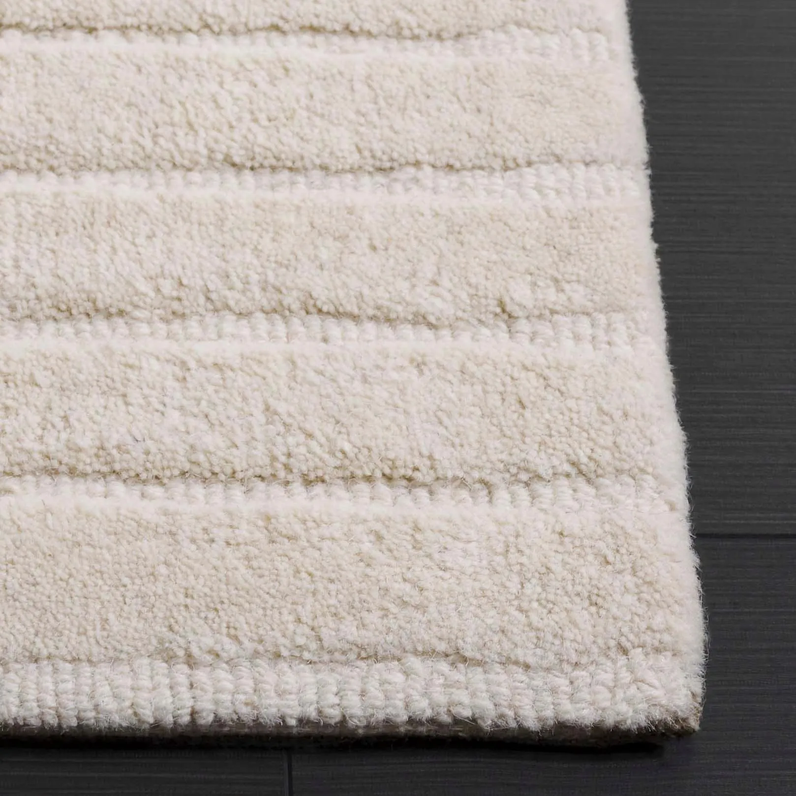 SAFAVIEH Handmade Mykonos Tuija Wool Rug