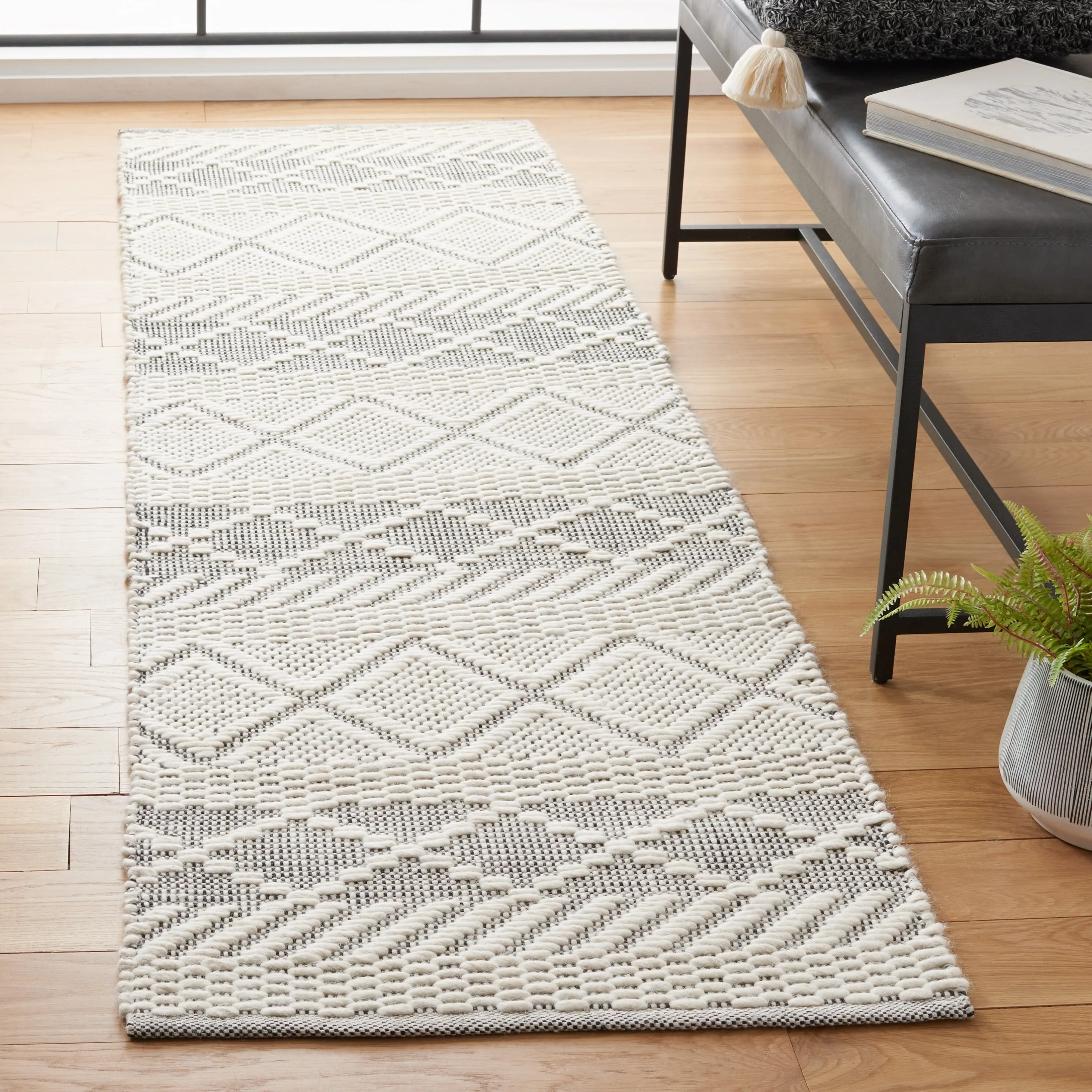 SAFAVIEH Handmade Natura Fazlie Moroccan Wool Rug