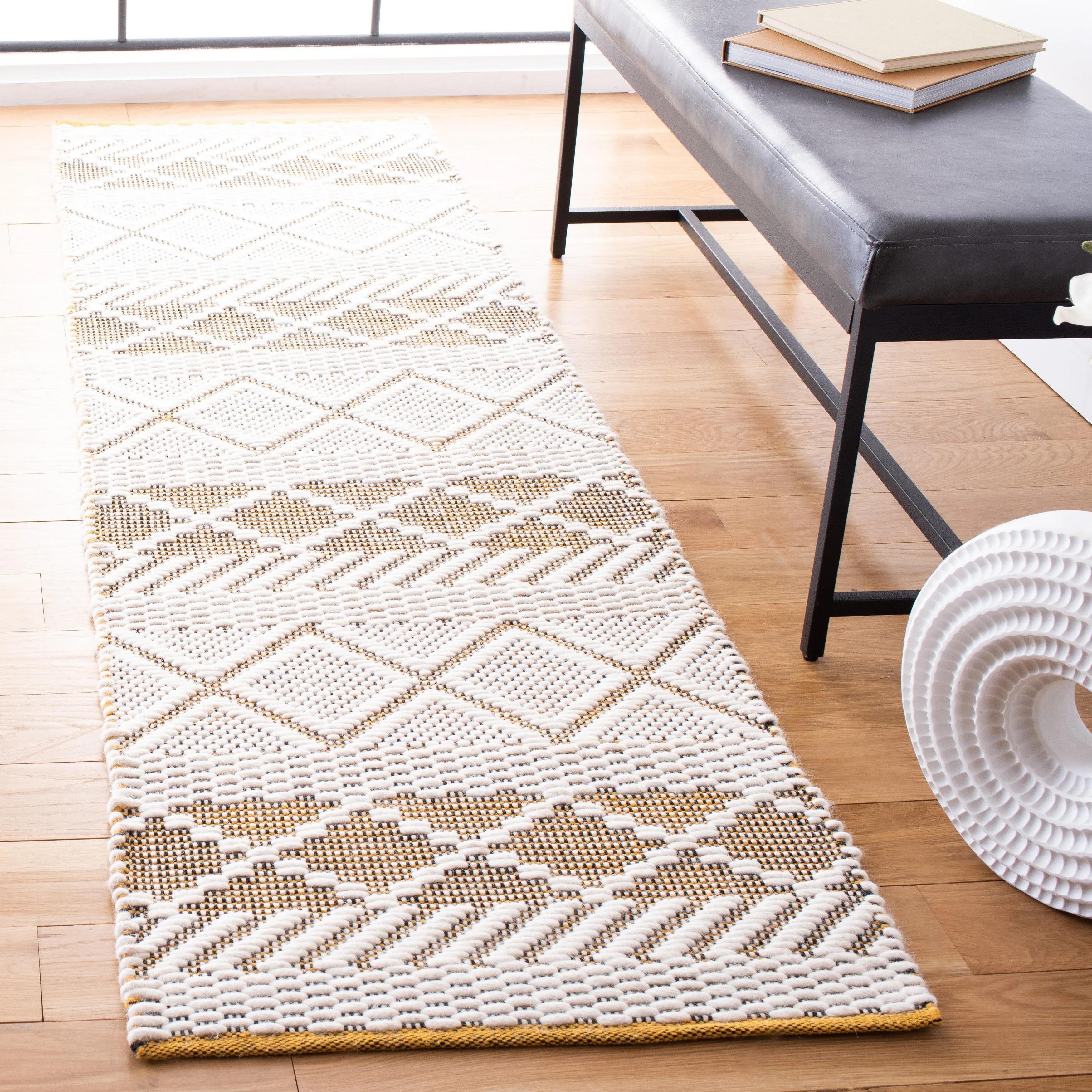 SAFAVIEH Handmade Natura Fazlie Moroccan Wool Rug