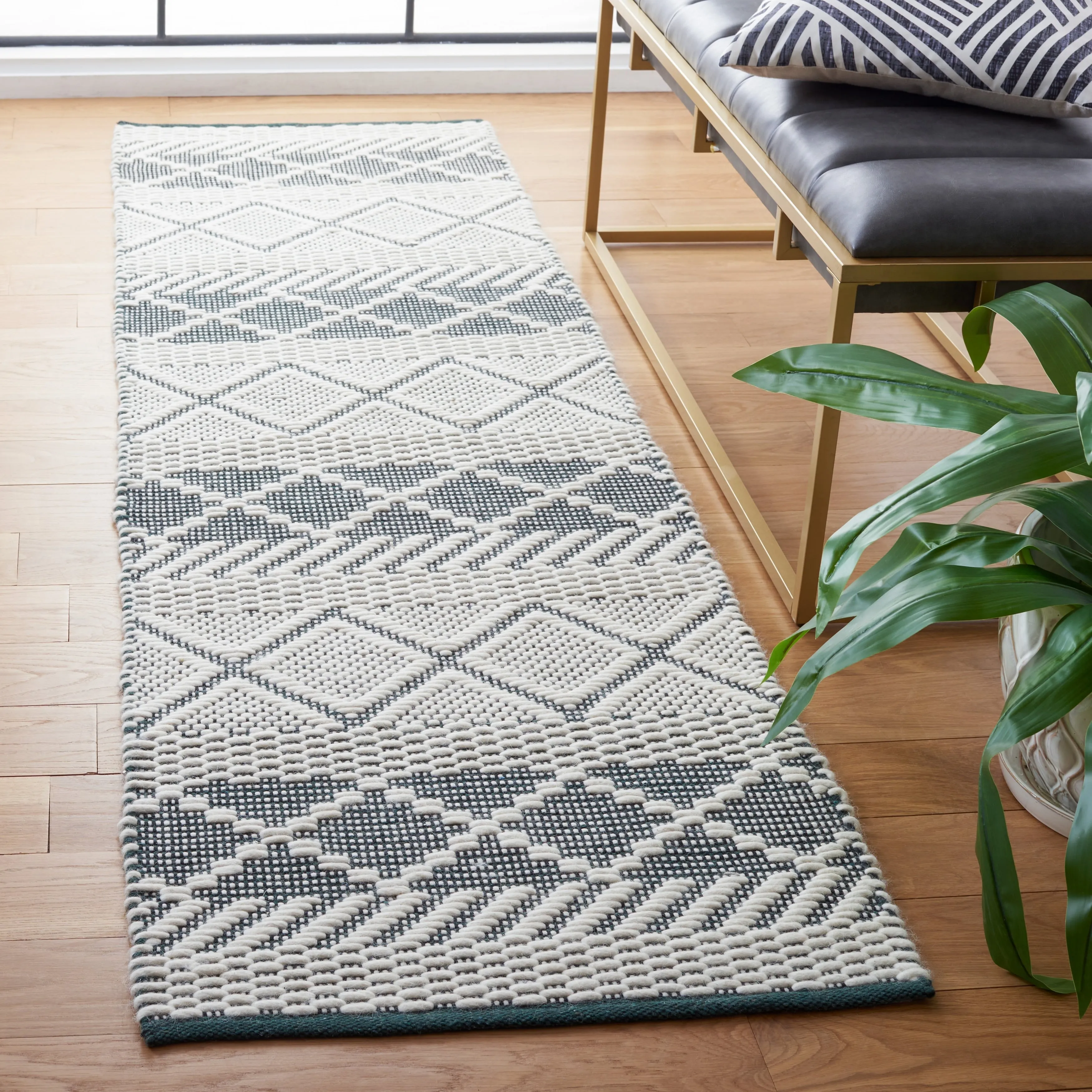 SAFAVIEH Handmade Natura Fazlie Moroccan Wool Rug