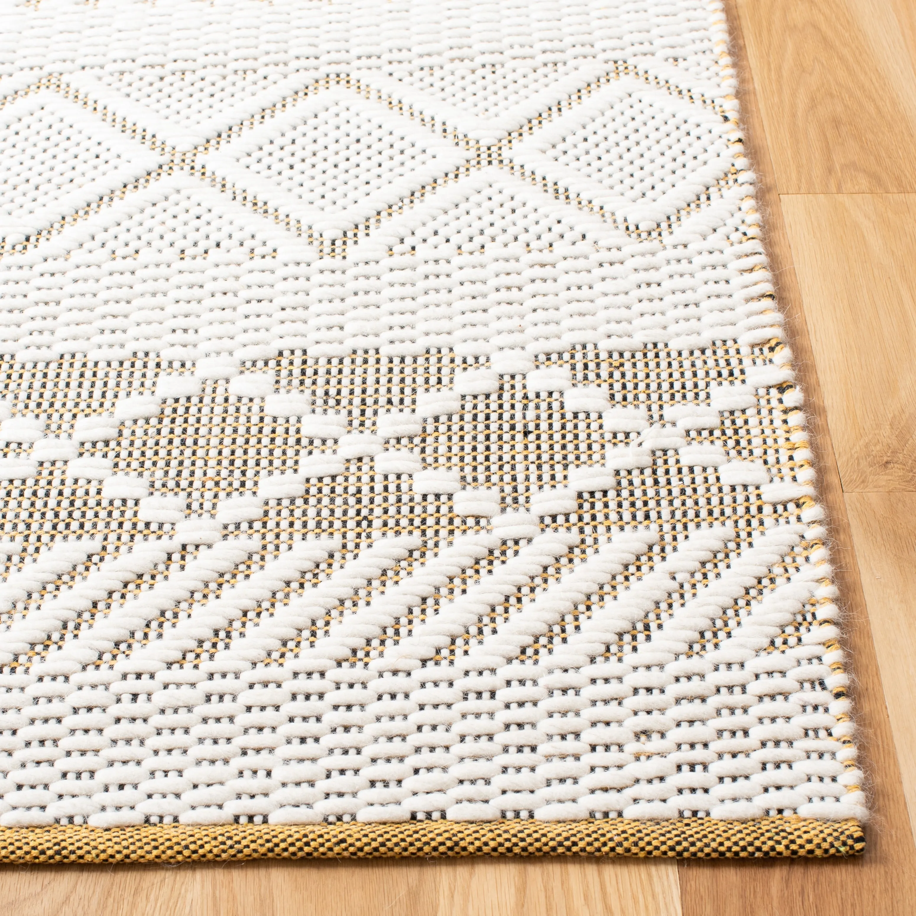 SAFAVIEH Handmade Natura Fazlie Moroccan Wool Rug