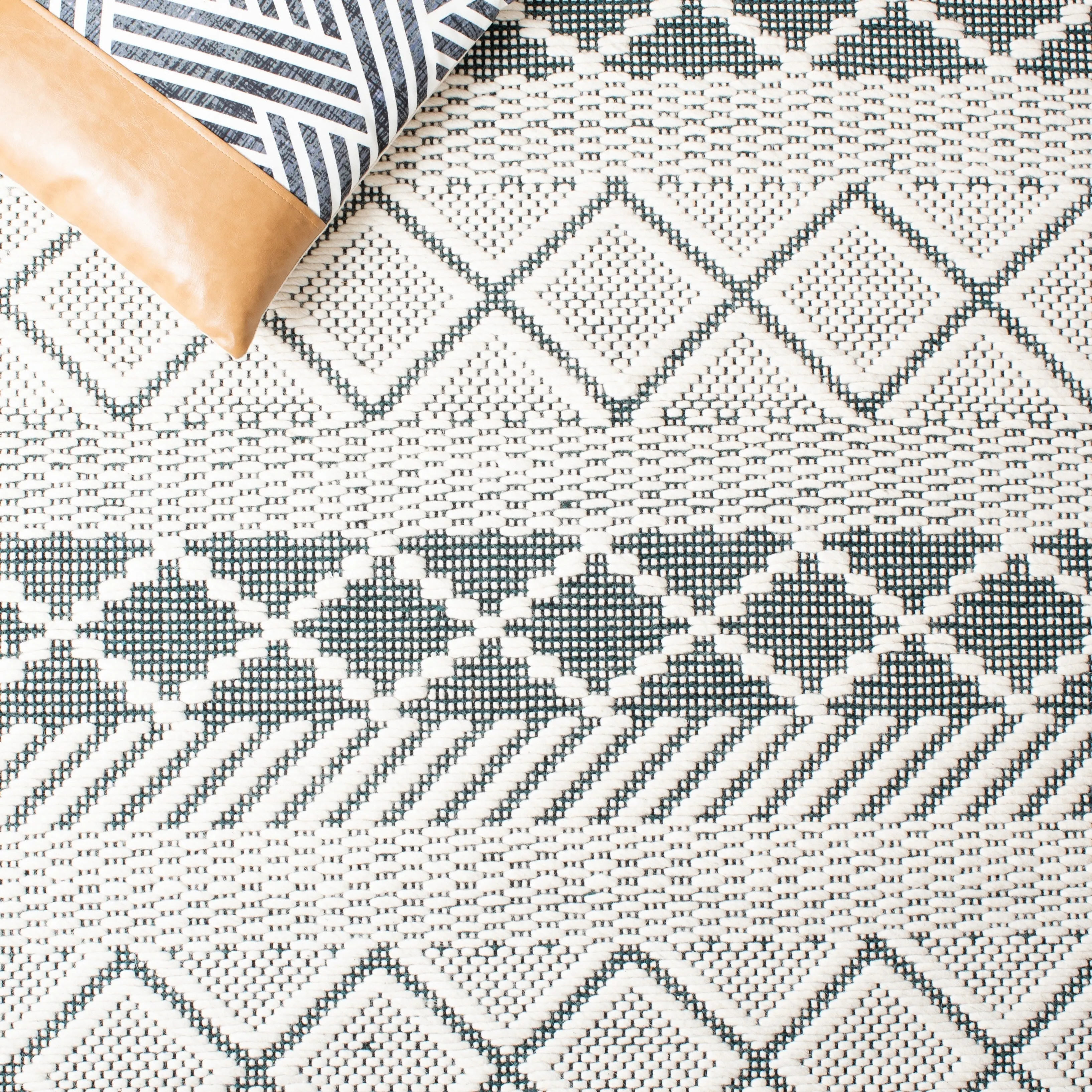 SAFAVIEH Handmade Natura Fazlie Moroccan Wool Rug