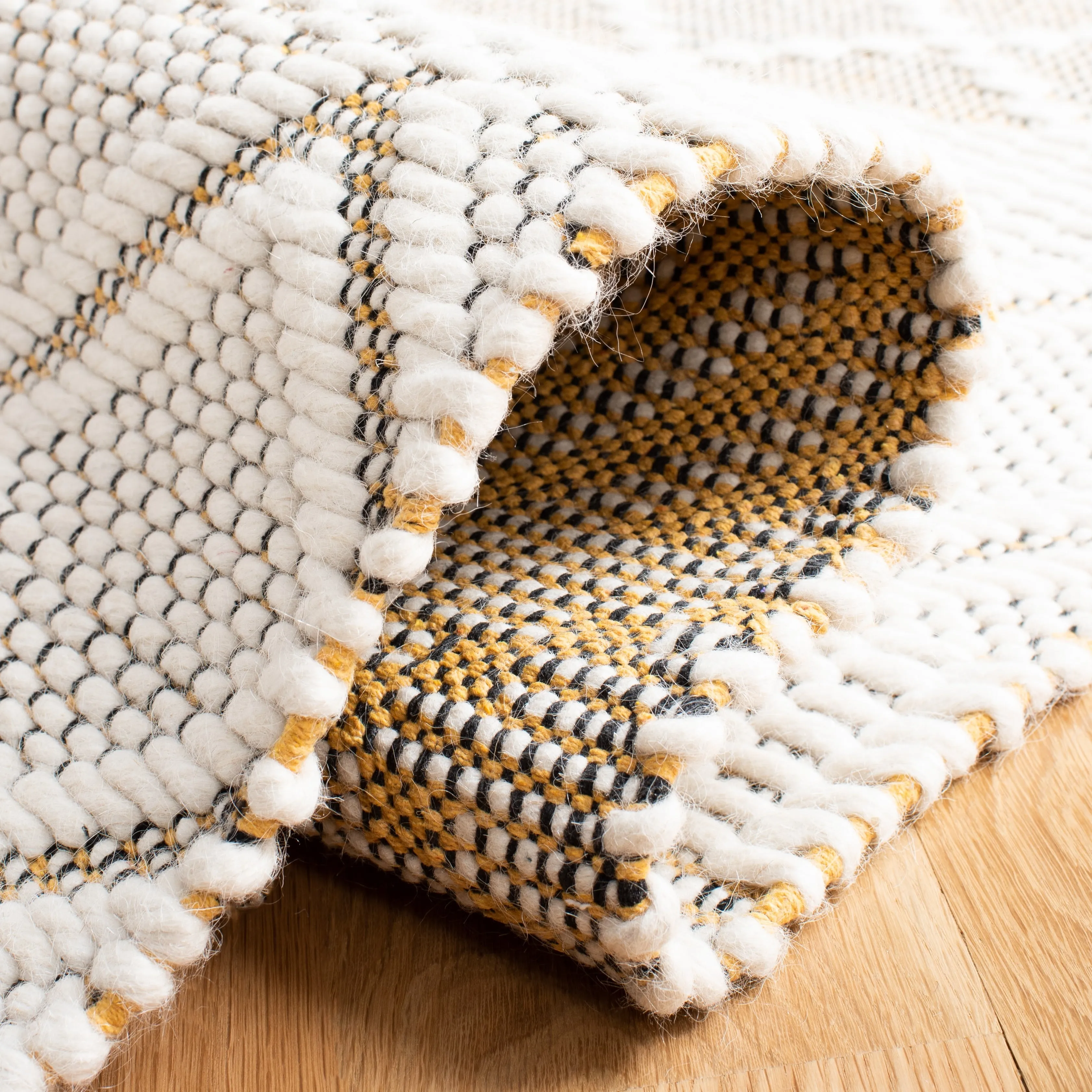 SAFAVIEH Handmade Natura Fazlie Moroccan Wool Rug