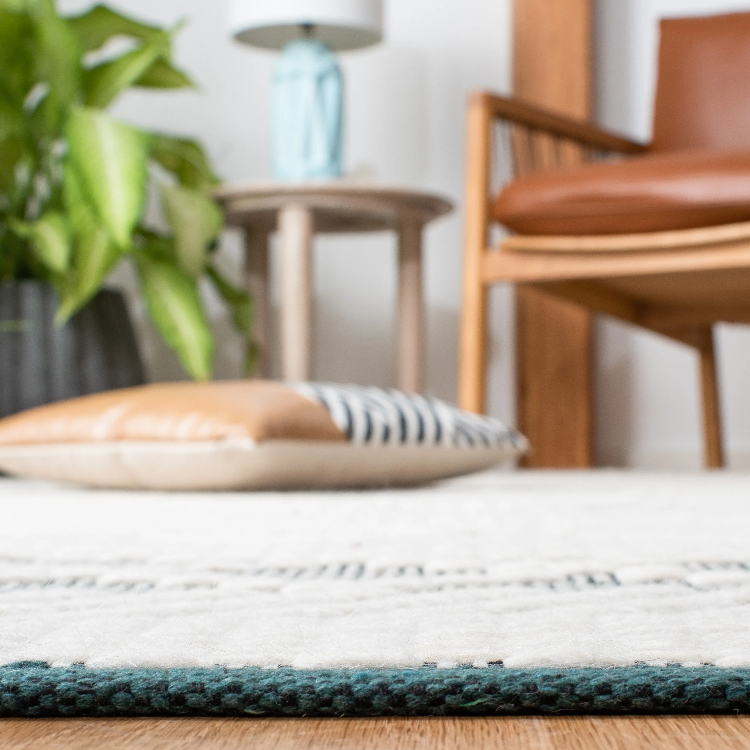 SAFAVIEH Handmade Natura Fazlie Moroccan Wool Rug