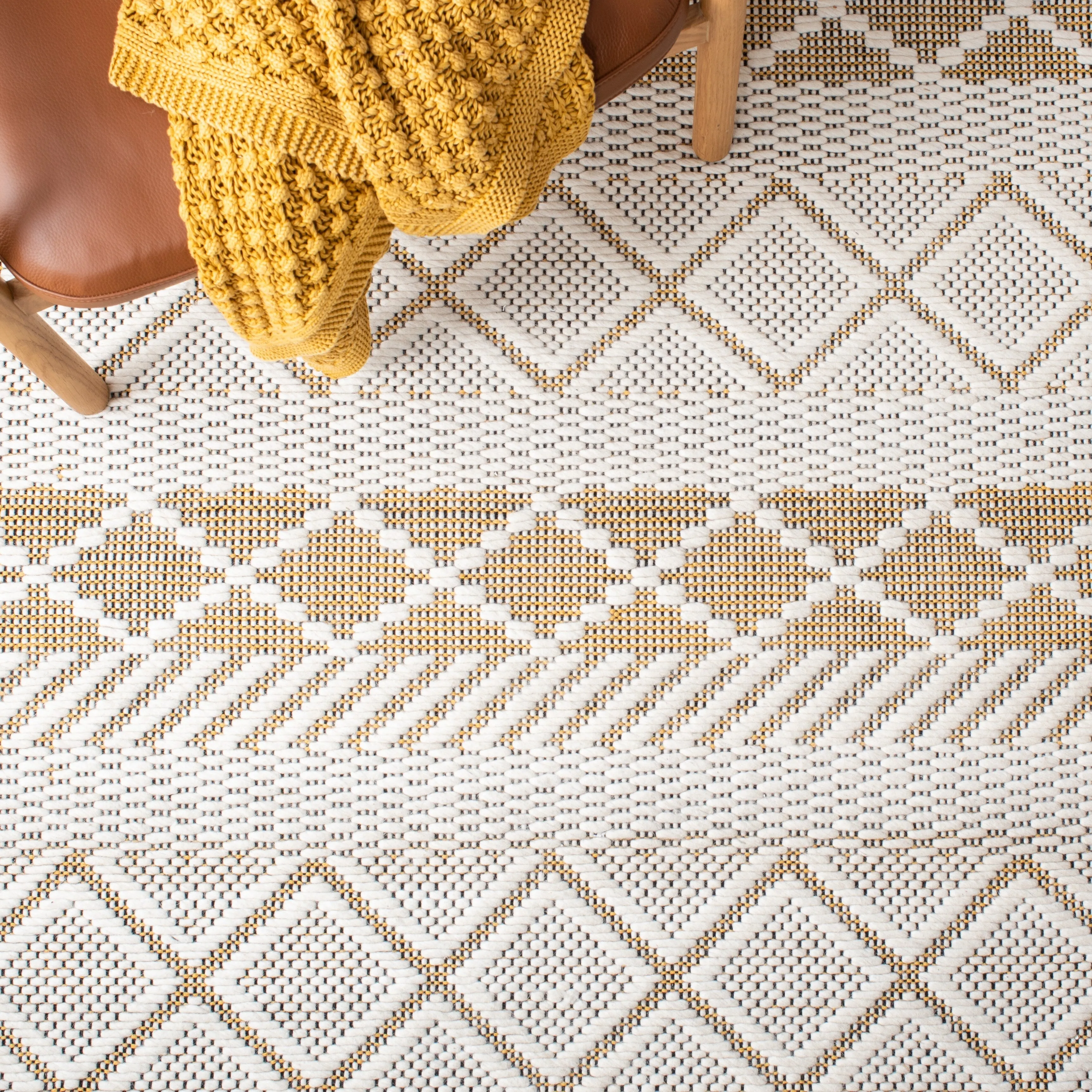 SAFAVIEH Handmade Natura Fazlie Moroccan Wool Rug