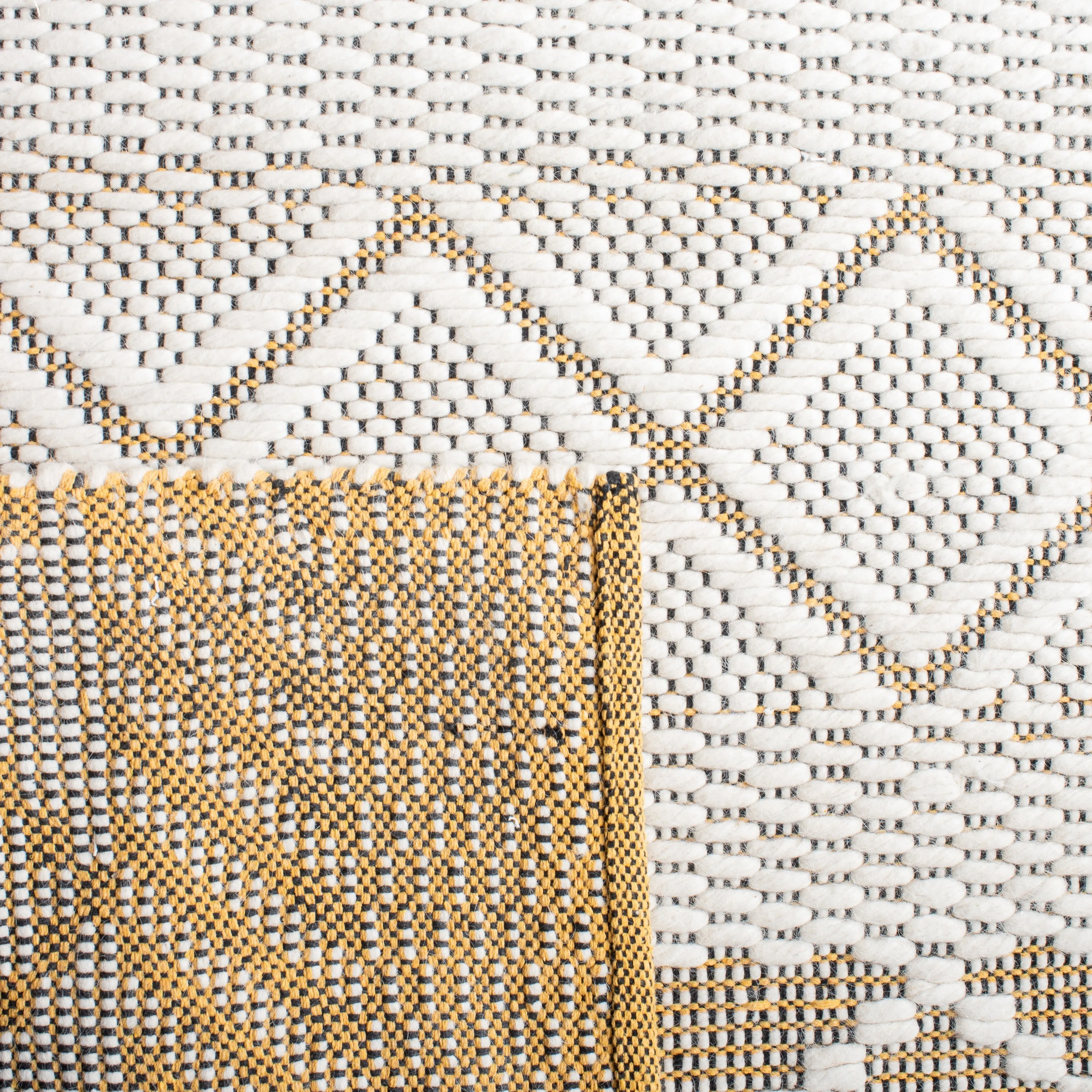 SAFAVIEH Handmade Natura Fazlie Moroccan Wool Rug