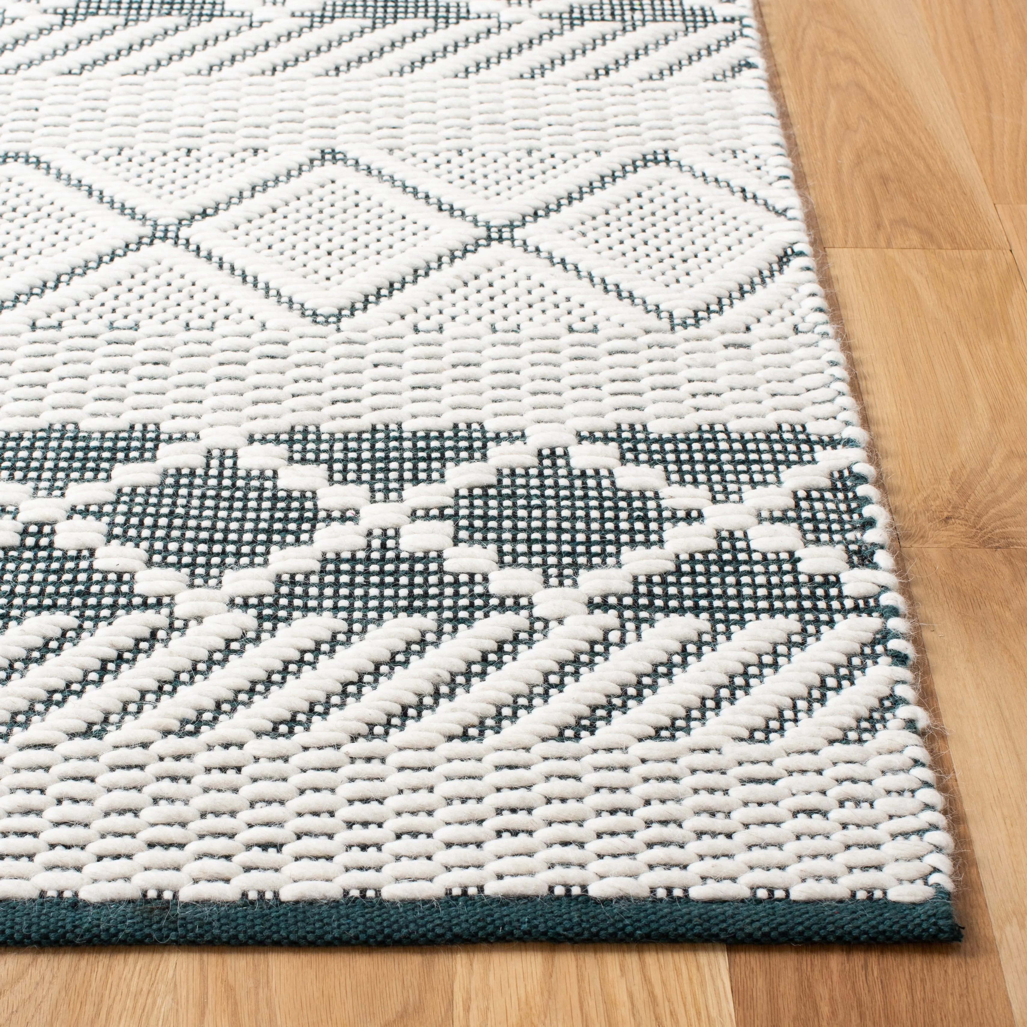 SAFAVIEH Handmade Natura Fazlie Moroccan Wool Rug
