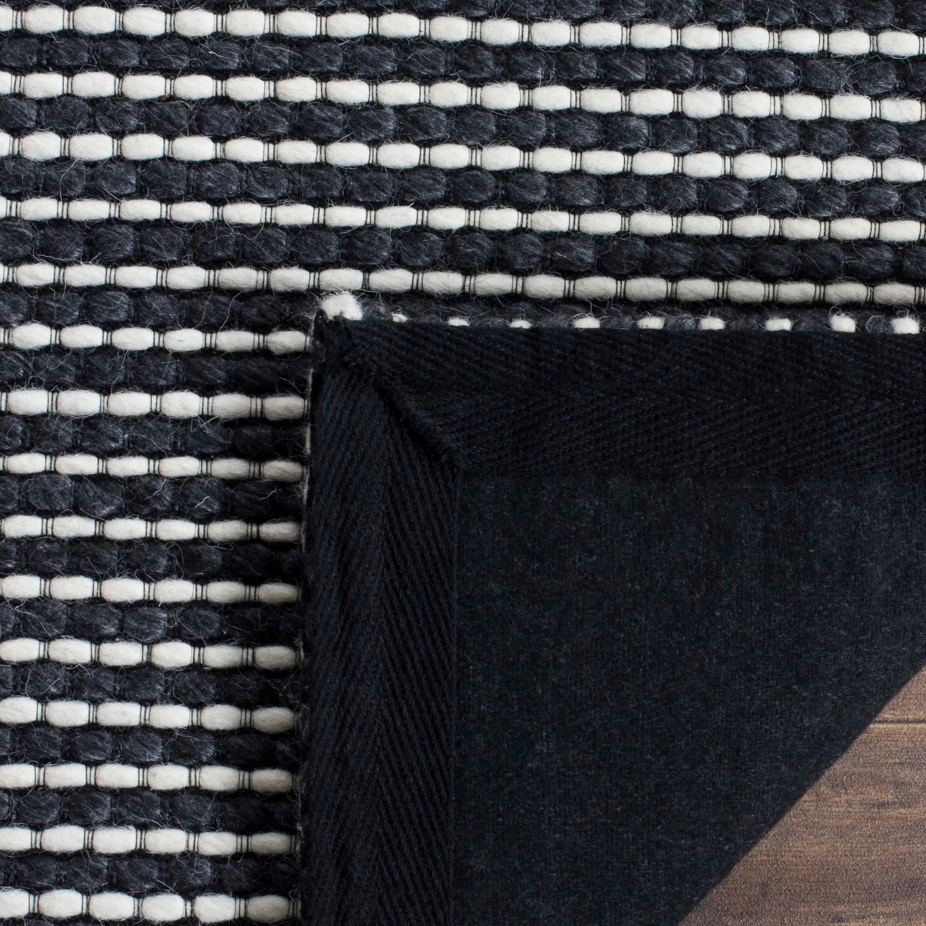 SAFAVIEH Handmade Natura Gerrita Wool Area Rug