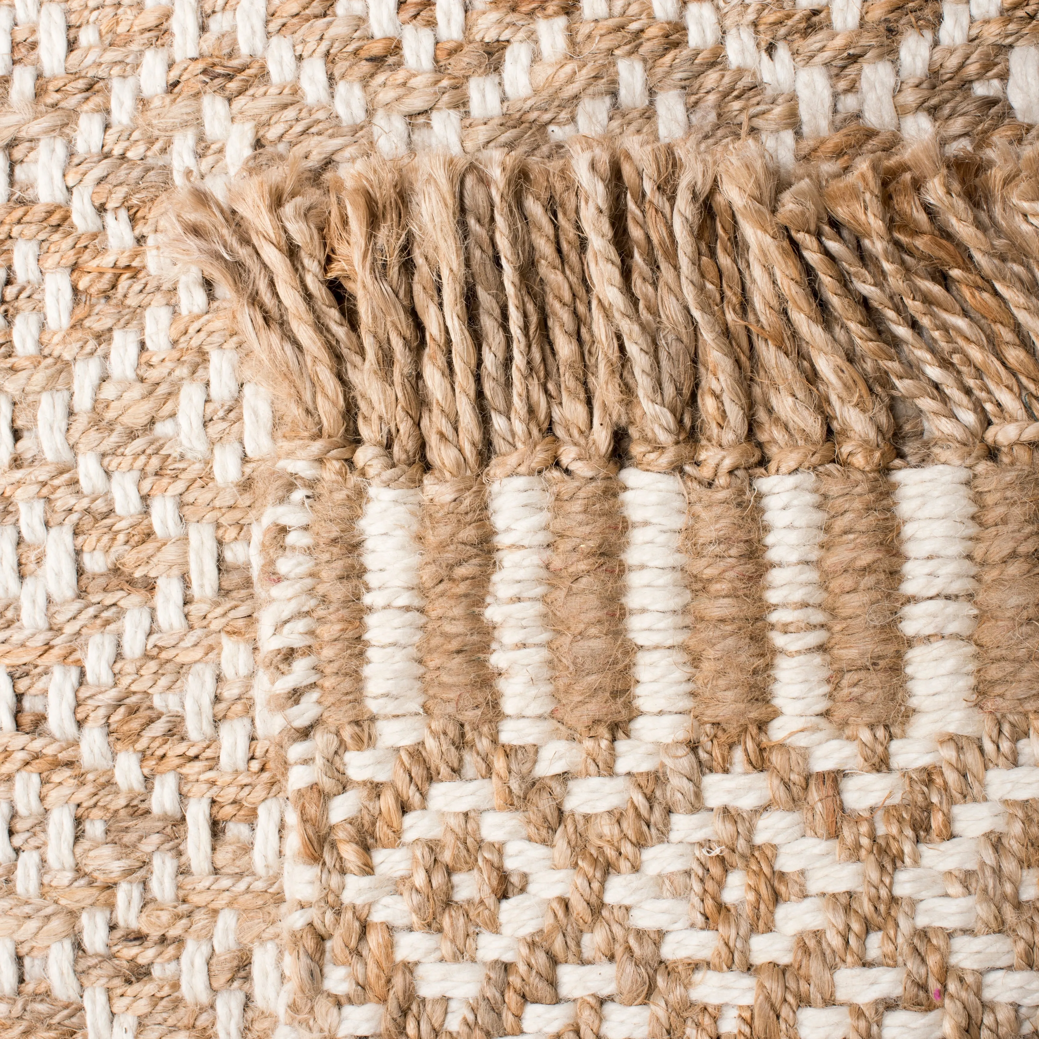 SAFAVIEH Handmade Natural Fiber Allisson Jute Fringe Rug
