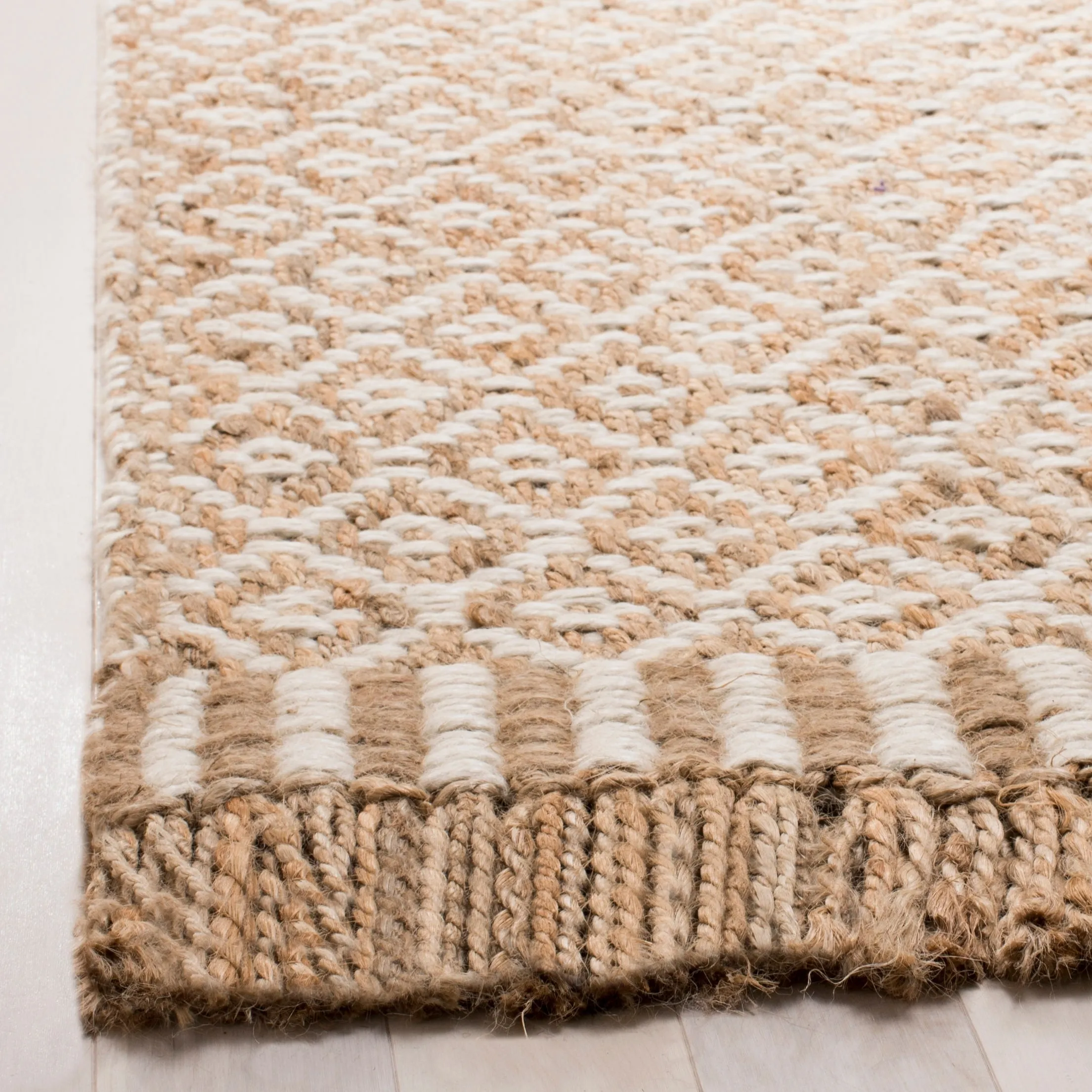 SAFAVIEH Handmade Natural Fiber Allisson Jute Fringe Rug
