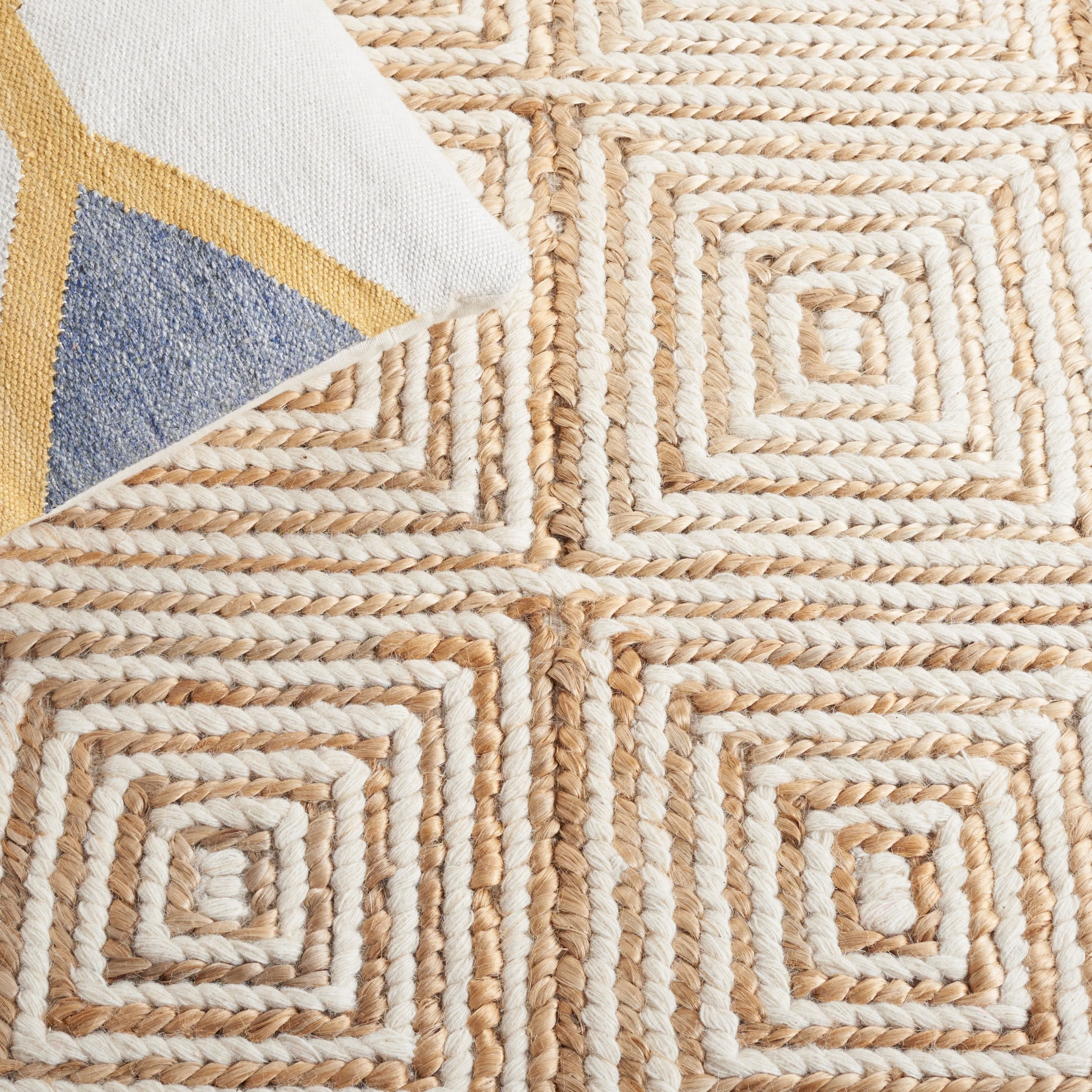 SAFAVIEH Handmade Natural Fiber Bethzy Farmhouse Jute & Wool