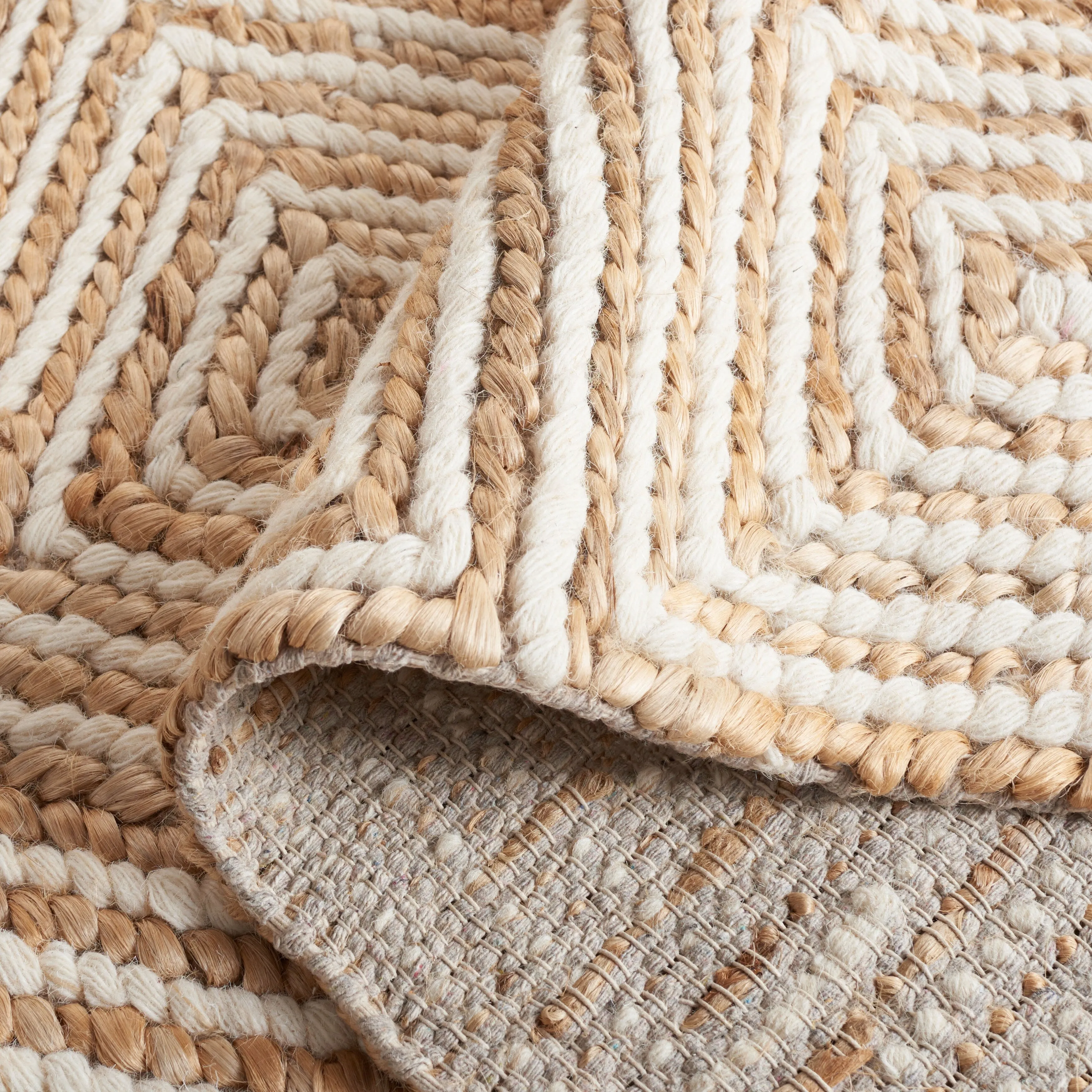 SAFAVIEH Handmade Natural Fiber Bethzy Farmhouse Jute & Wool