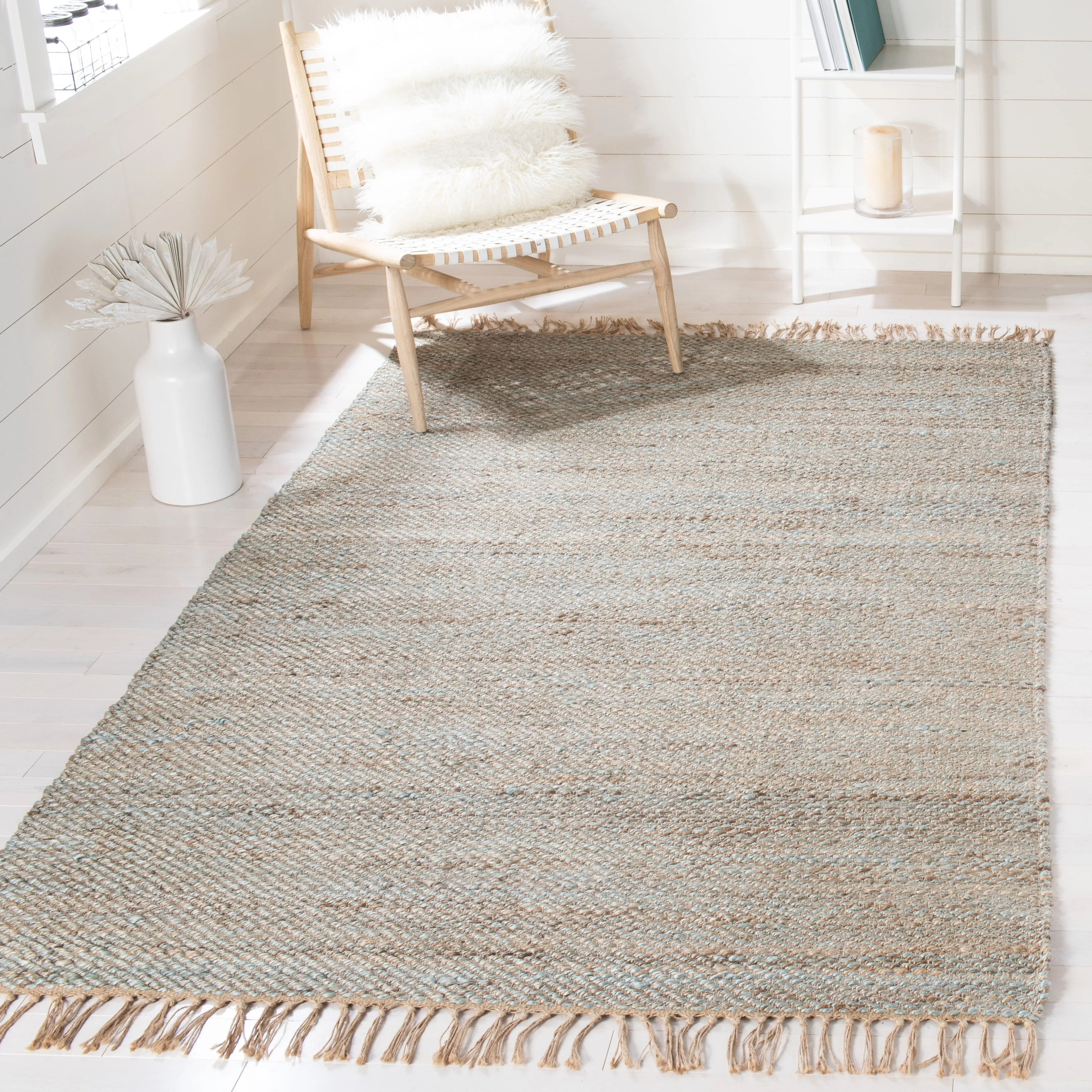 SAFAVIEH Handmade Natural Fiber Blagovesta Jute Fringe Rug