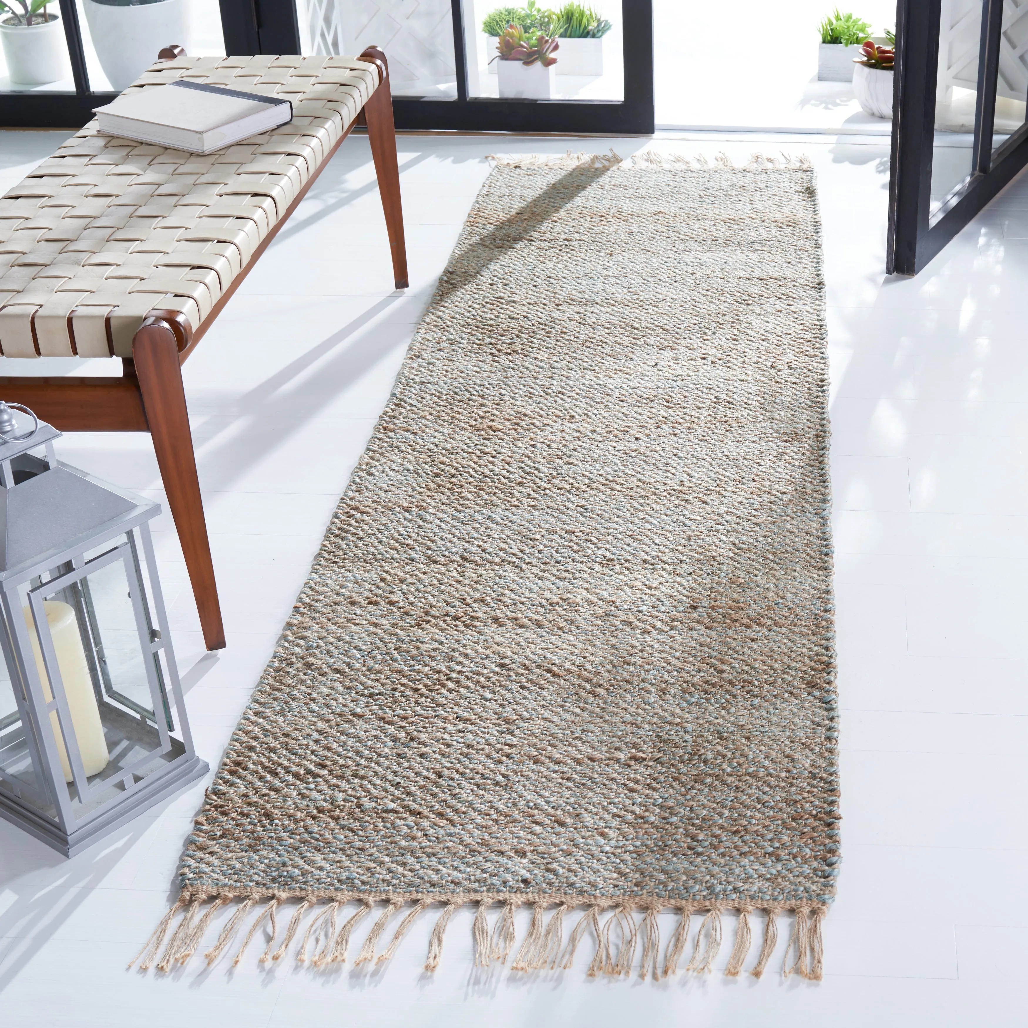 SAFAVIEH Handmade Natural Fiber Blagovesta Jute Fringe Rug