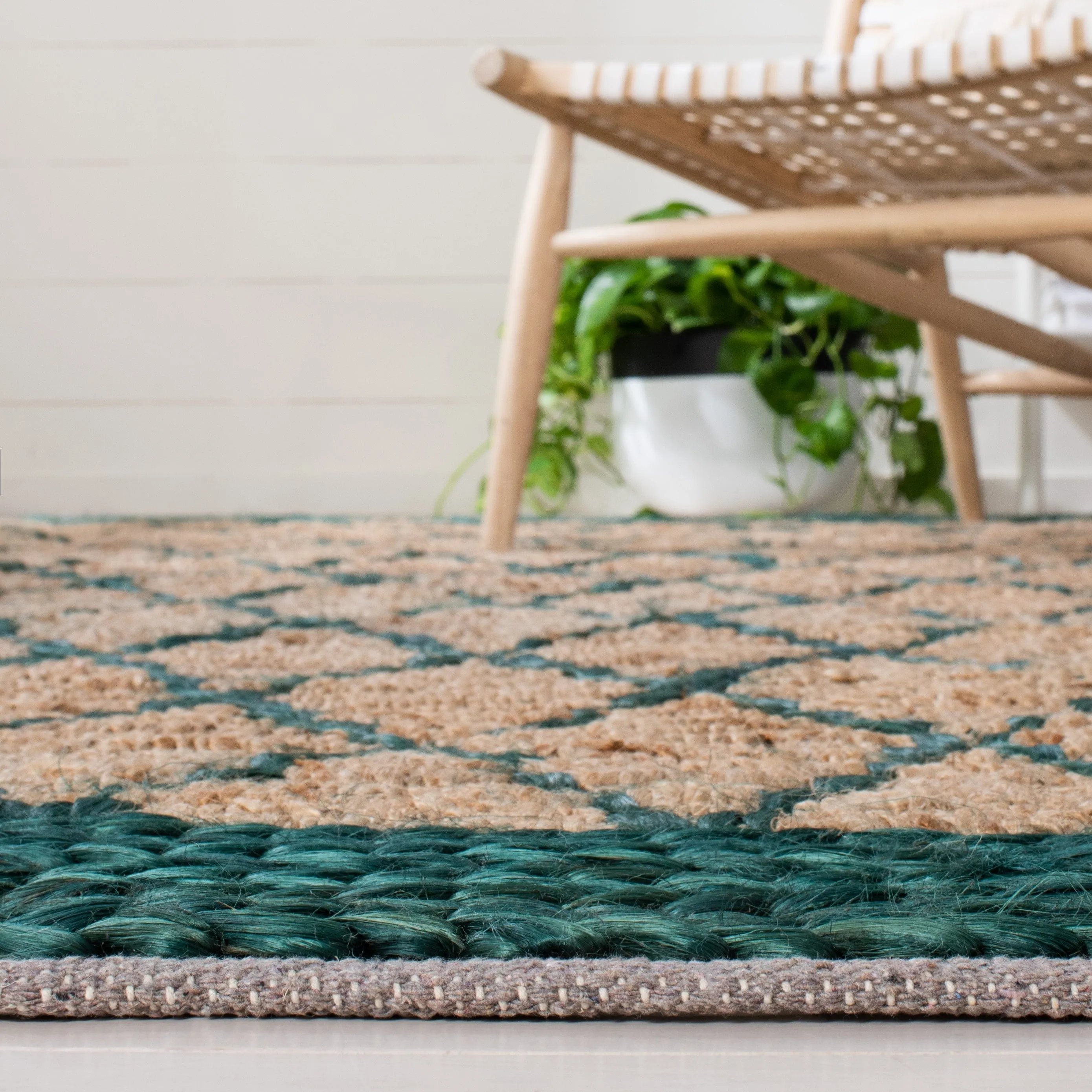 SAFAVIEH Handmade Natural Fiber Foolke Casual Jute Trellis Rug